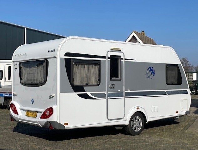 Knaus 450 Silverline FU 2018 - Compacte en complete caravan, Omvormbare zithoek, Rondzit, Particulier, 4 tot 5 meter