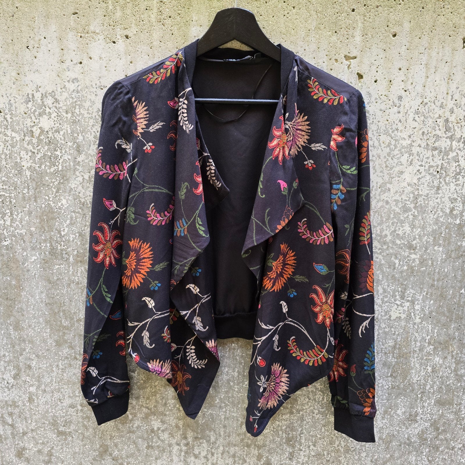 Bloemen print jasje maat XS van DiDi, Zwart, Nieuw, Didi, Ophalen of Verzenden