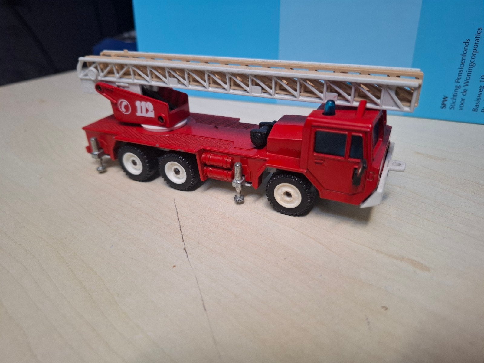 Siku 2914 brandweerwagen model met uitschuifbare ladder, Ophalen of Verzenden, Zo goed als nieuw, Bus of Vrachtwagen, SIKU