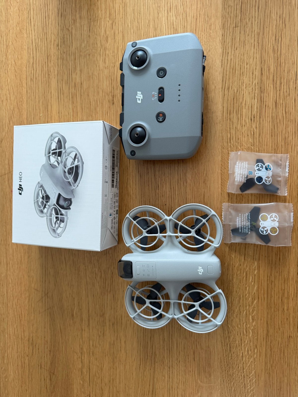 DJI Neo drone met RC-N3 controller (bijna niet gebruikt), Cameradrone, 15 tot 30 minuten, Zo goed als nieuw, 1 tot 5 kilometer
