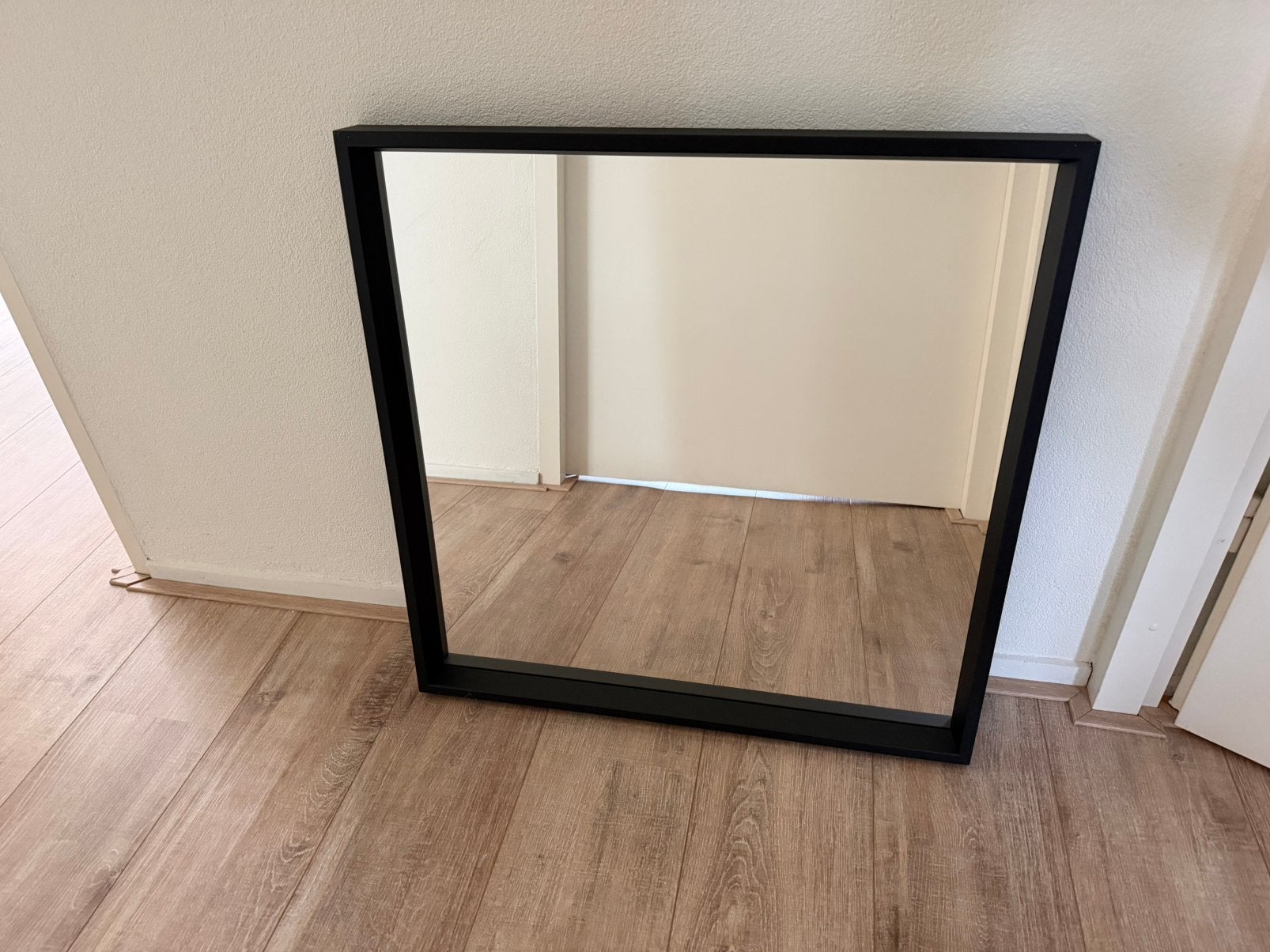 Ikea Nissedal spiegel zwart, Huis en Inrichting, Woonaccessoires | Spiegels, Ophalen, Vierkant, Zo goed als nieuw, Minder dan 100 cm