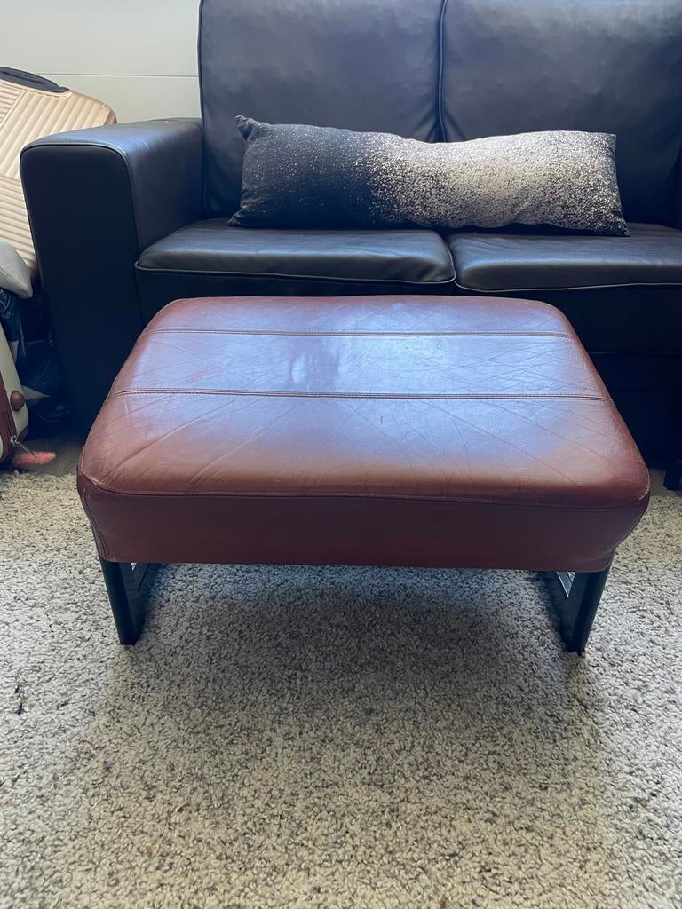 Verstelbaar voetenbankje zwart hout cognac bruin leer, Ophalen, Gebruikt, Rechthoekig, 50 tot 75 cm