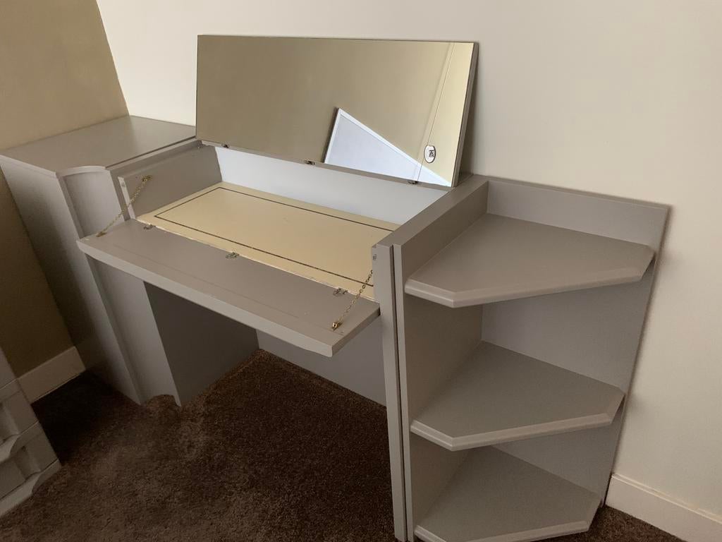 Houten kaptafel en bed kastjes, Ophalen, Gebruikt, Overige typen
