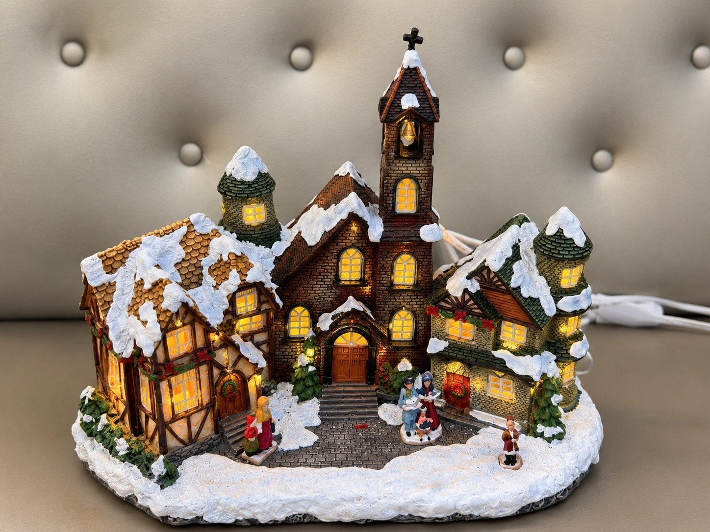 kersttafereel / kerstdorpscène met een verlichte kerk, Ophalen of Verzenden, Nieuw