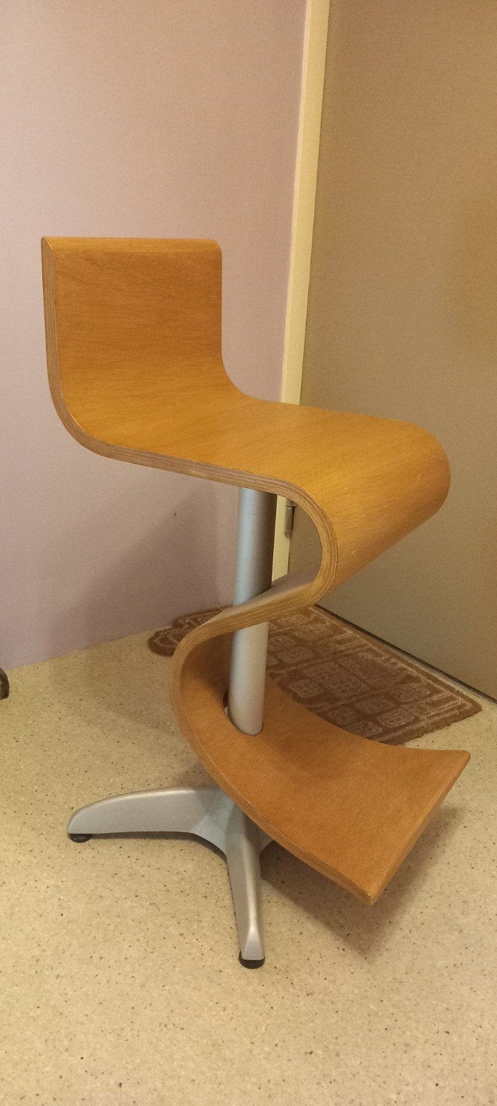 Unieke barkruk/stoel - niet in hoogte verstelbaar, Huis en Inrichting, Stoelen, Ophalen, Modern design, Gebruikt, Overige kleuren