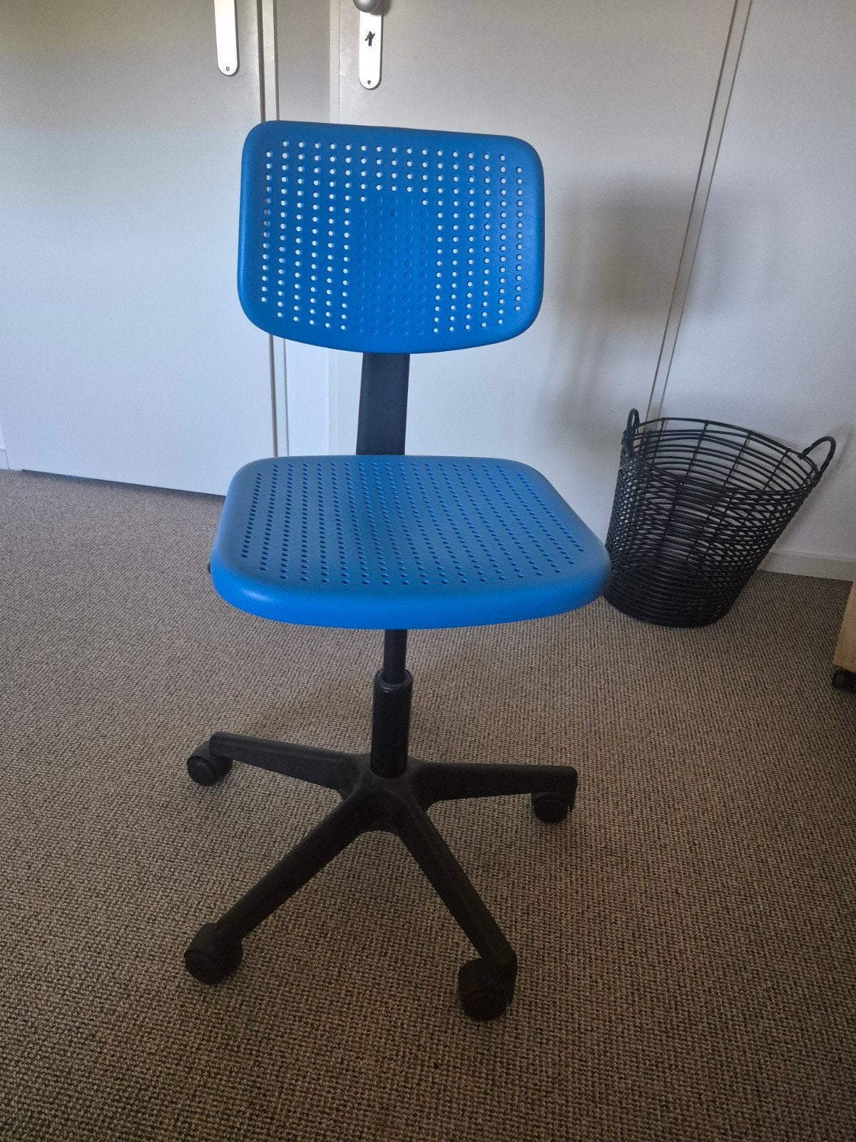Blauwe bureaustoel ikea op wielen, Ophalen, Gebruikt, Blauw
