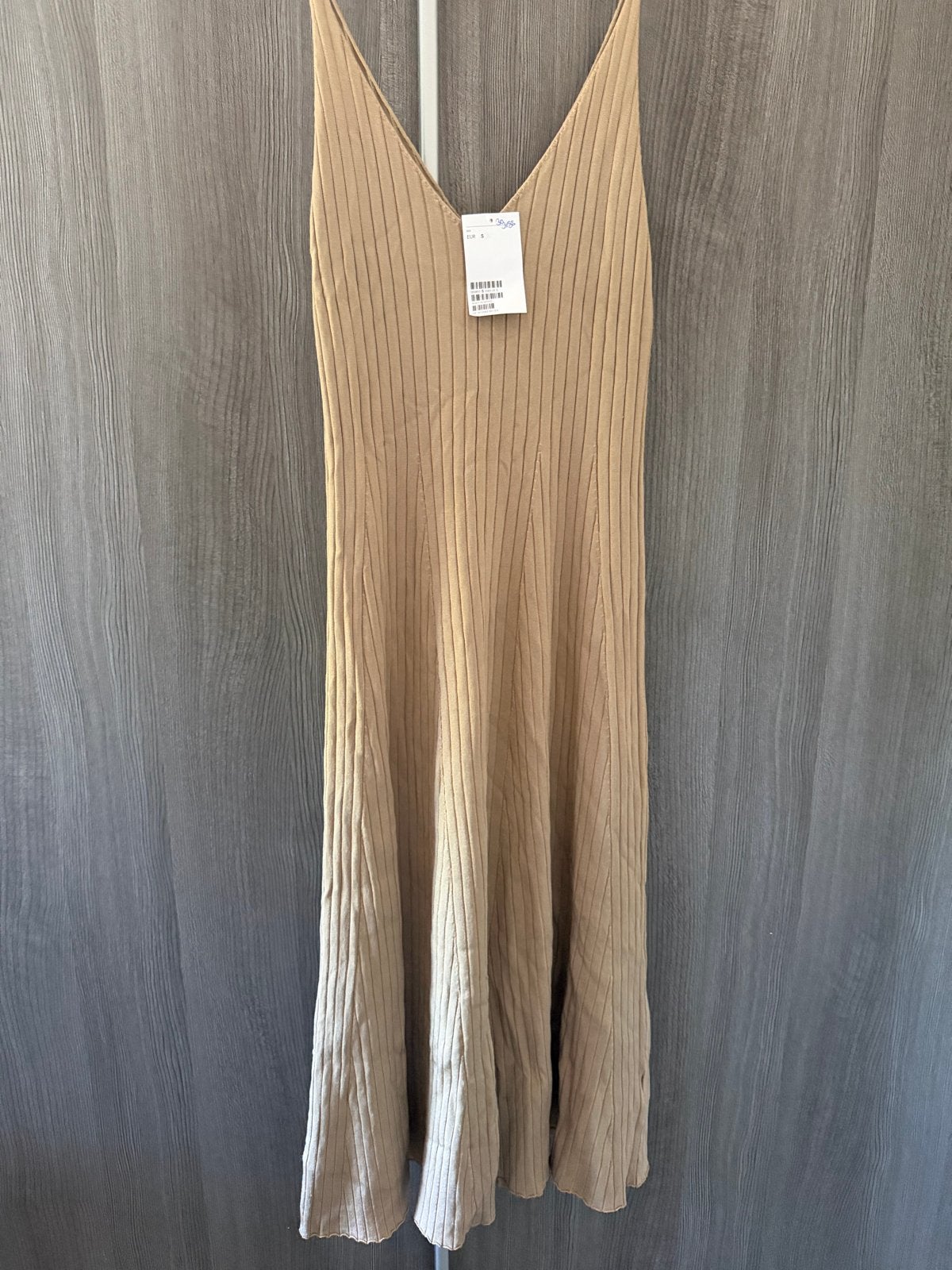 Nieuwe midi-jurk met spaghettibandjes, Beige, Nieuw, Ophalen of Verzenden, Maat 36 (S)