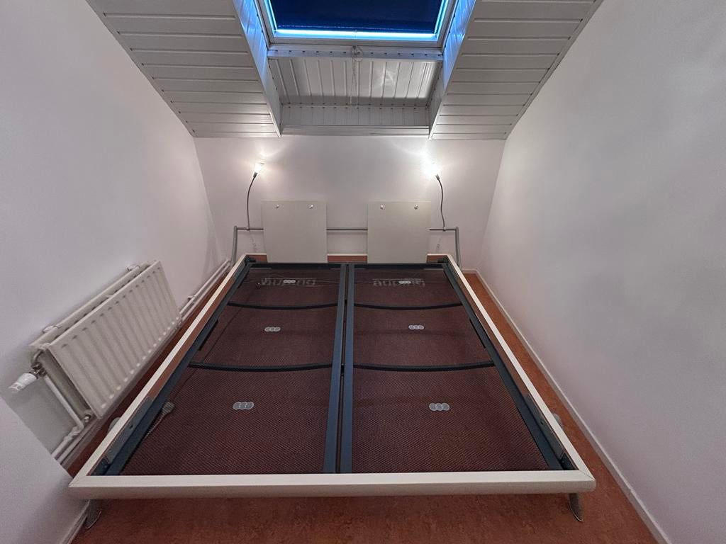 Hülsta 2-persoonsbed 200 x 200 cm met 2 Auping spiraalbodems, Ophalen, Tweepersoons, Zo goed als nieuw, Overige maten