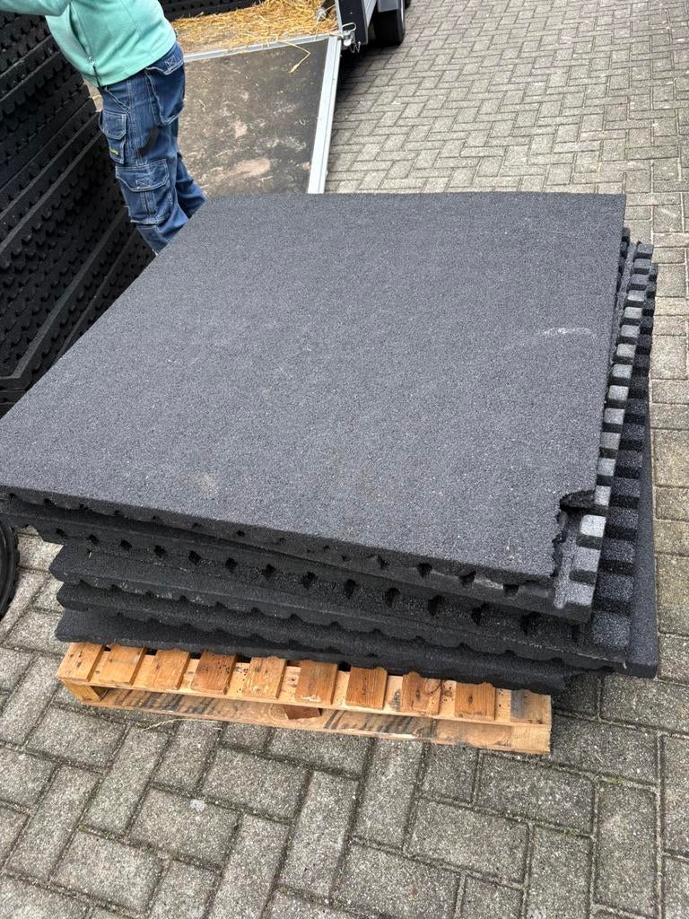 10 m2 rubberen stal mat matten 1x1 x 4 cm beschadigd snijmat, Rubberen matten, Rest stukken, 4 cm dik