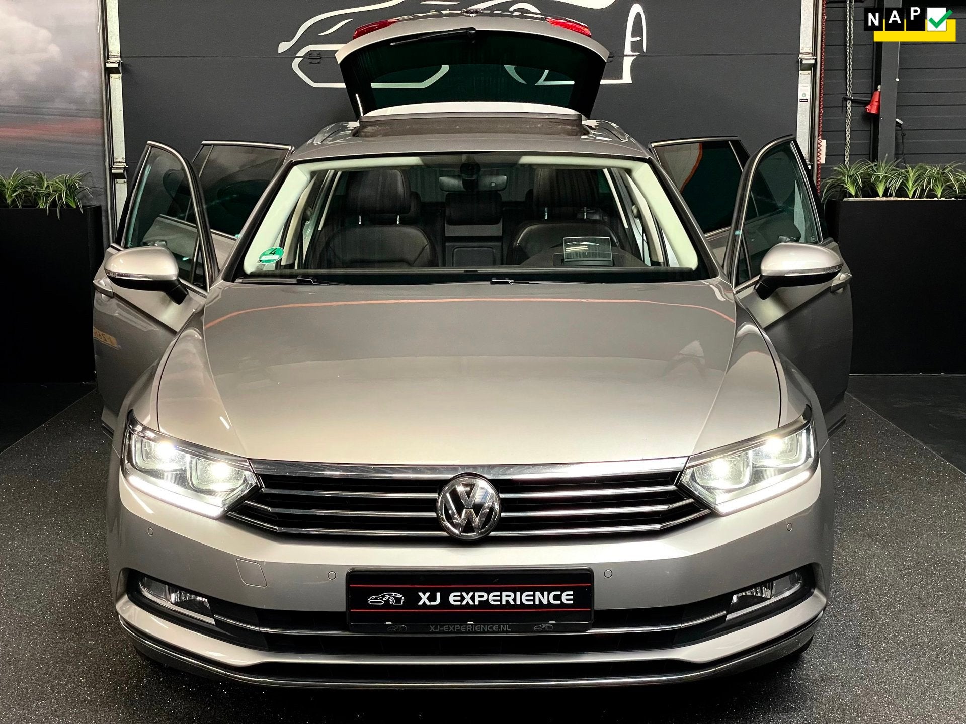 Volkswagen Passat Variant 1.6 TDI Connected Plus PANO HUD LE, Gebruikt, Euro 6, 4 cilinders, Diesel