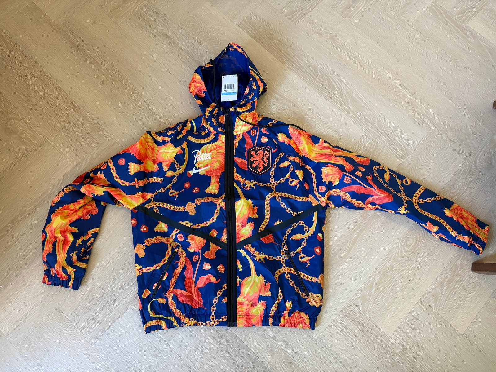 Nike x Patta Anthem jacket maat M, Maat 48/50 (M), Nieuw, Oranje, Ophalen of Verzenden