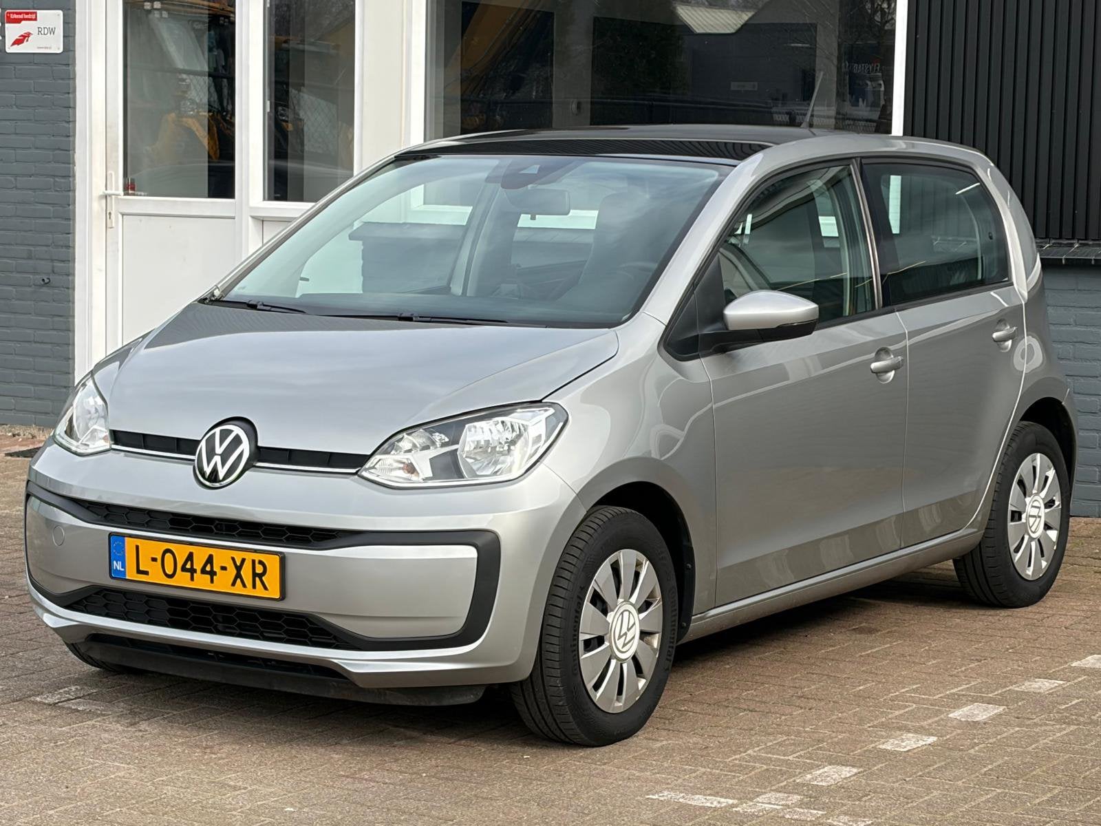 Volkswagen up! 1.0 65PK 5D 2021 Grijs BTW, Auto's, Volkswagen, 4 stoelen, 891 kg, Origineel Nederlands, Handgeschakeld