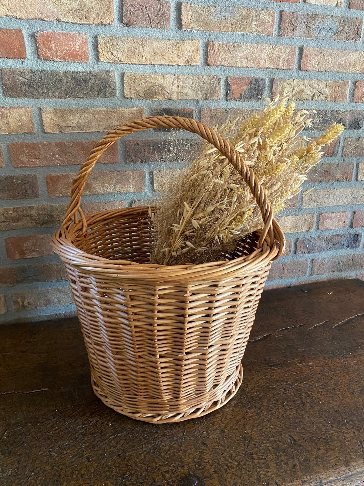 Vintage hoge rieten mand met hengsel, Huis en Inrichting, Woonaccessoires | Schalen en Manden, Gebruikt, Mand, Rond, Ophalen of Verzenden