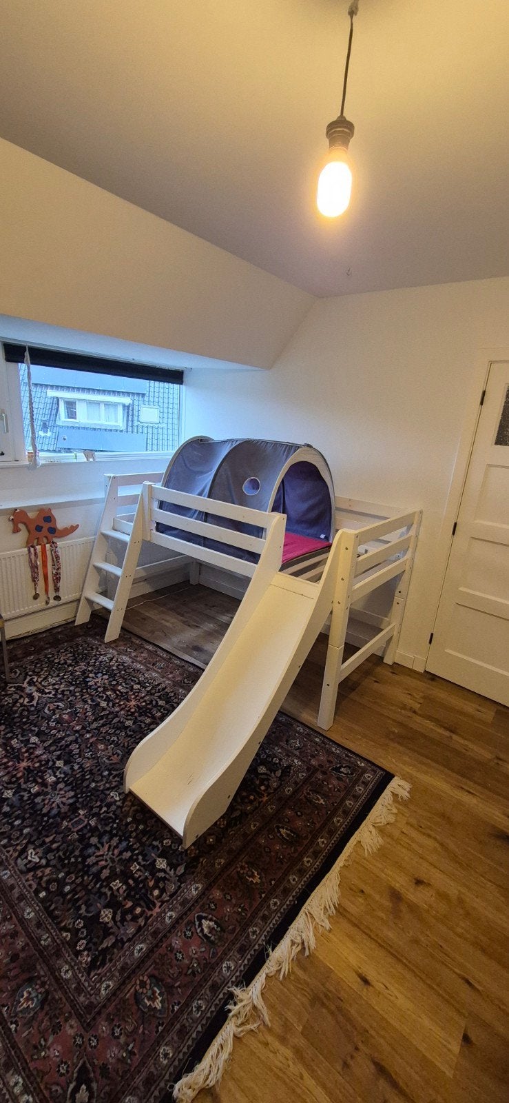 Hoogslaper met glijbaan, gordijnen en torentje, Kinderen en Baby's, Kinderkamer | Bedden, Ophalen, 85 tot 100 cm, Gebruikt, Hoogslaper of Stapelbed