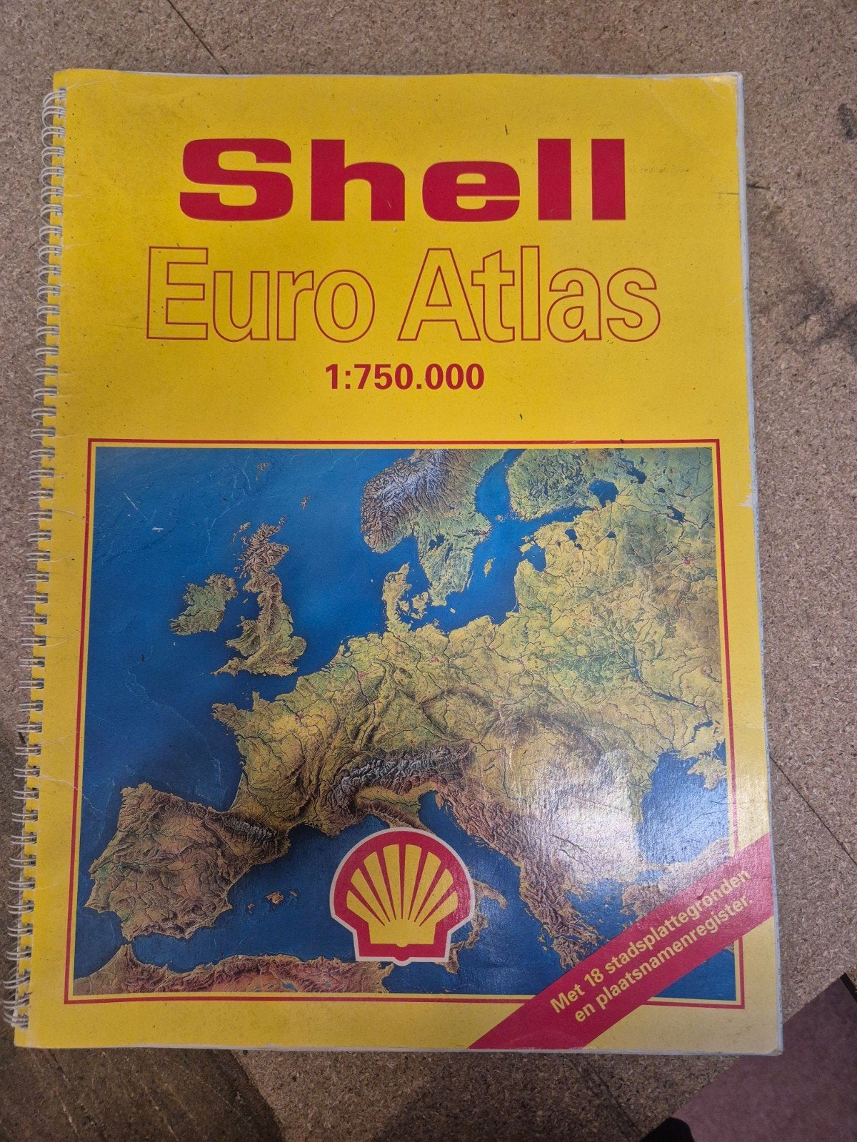 Grote Shell Wegenatlas Euro Atlas 1:750.000, Boeken, Ophalen of Verzenden, Gelezen, Europa Overig, Overige atlassen