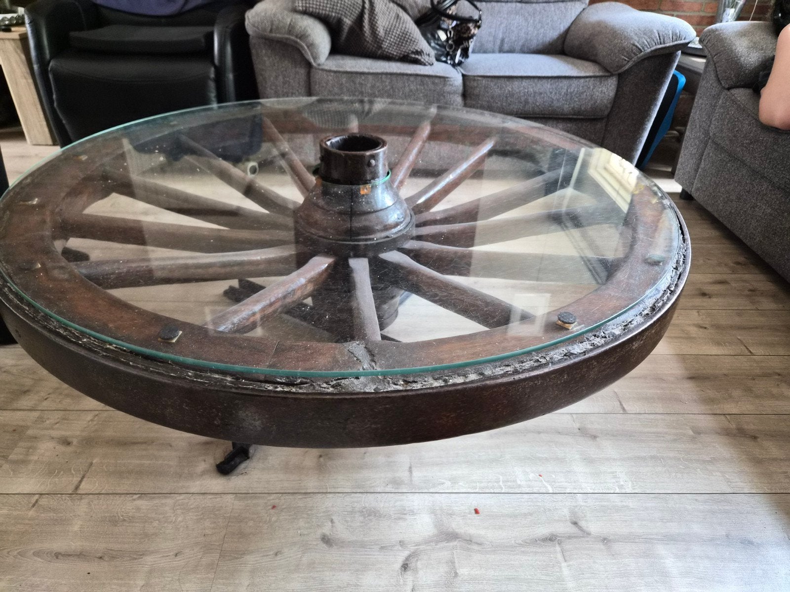 uniek origineel wagenwiel salontafel met glasplaat, Huis en Inrichting, Ophalen, Gebruikt, 100 tot 150 cm, Rond