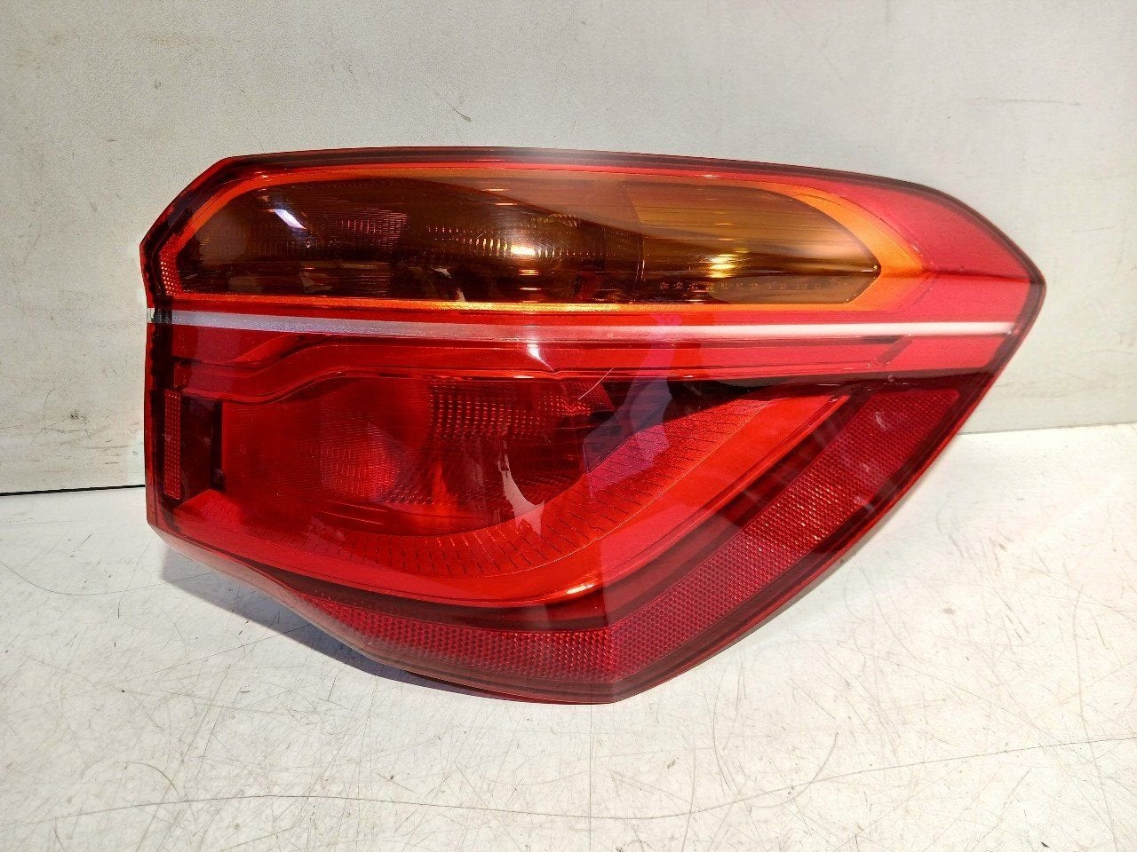 Achterlicht carrosserie rechts BMW X1, Auto-onderdelen, Verlichting, BMW, Gebruikt, Herkomst onderdeel bekend, 12 maanden garantie