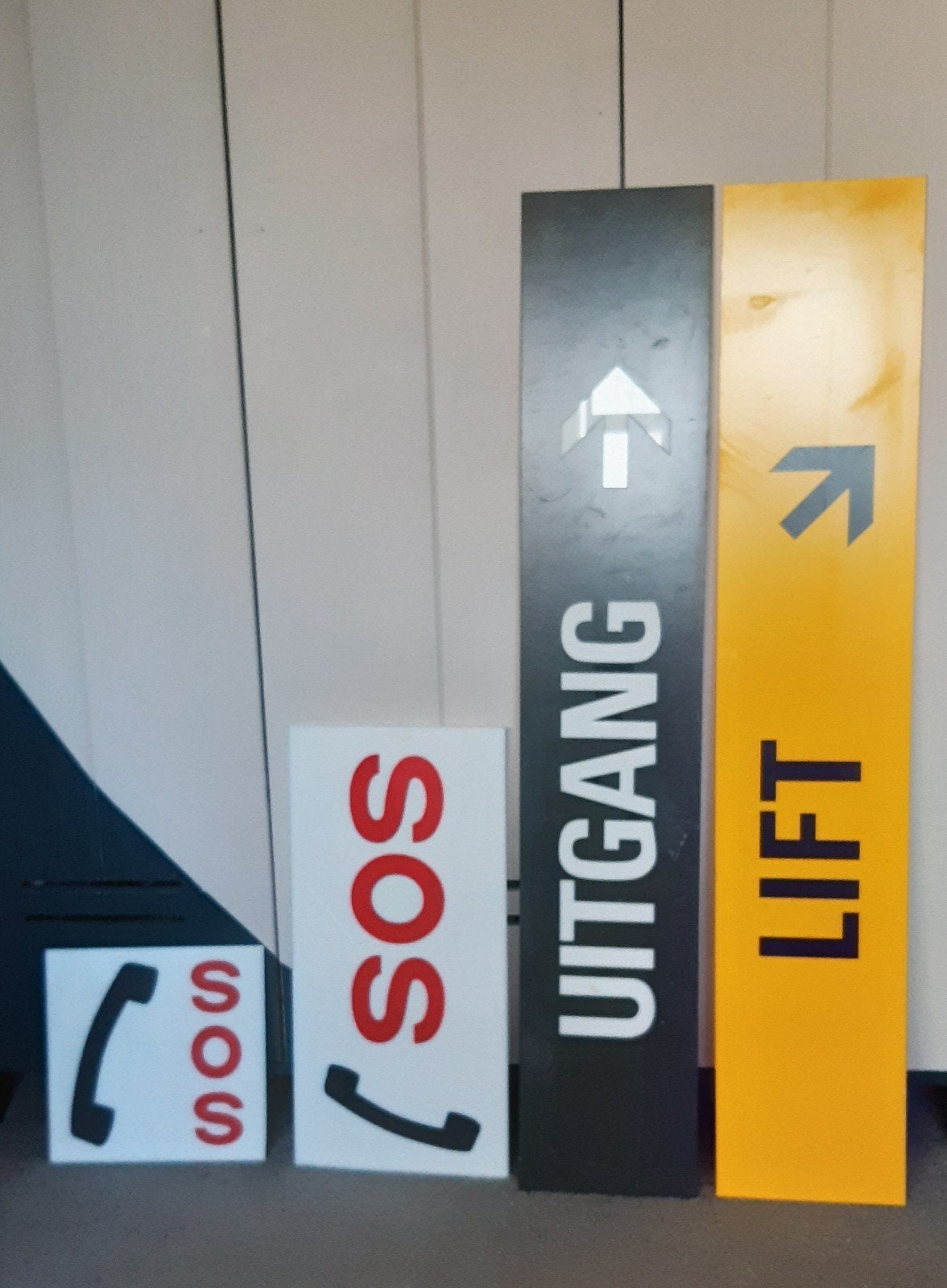 4 platen, uit verbouwing  metro-station Rotterdam, Ophalen