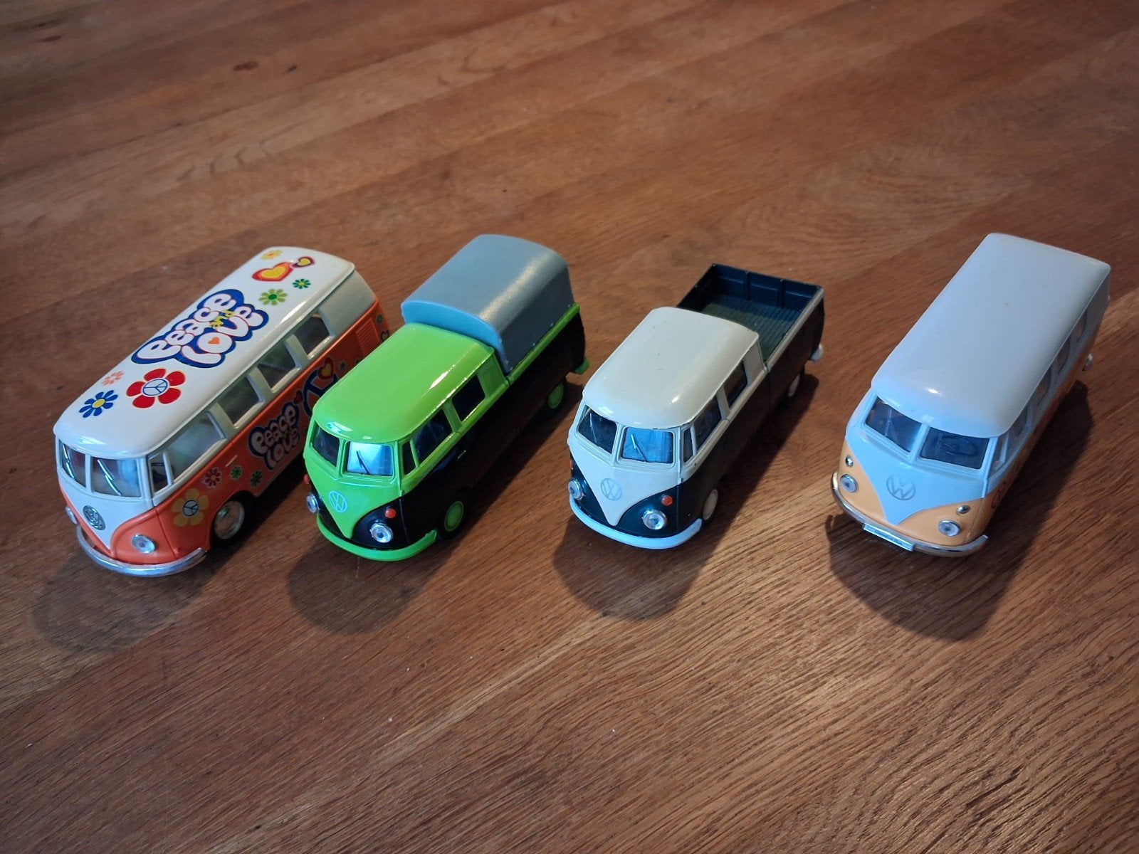 Set van 4 Volkswagen T1 busjes - Hippie stijl, Ophalen of Verzenden, Gebruikt