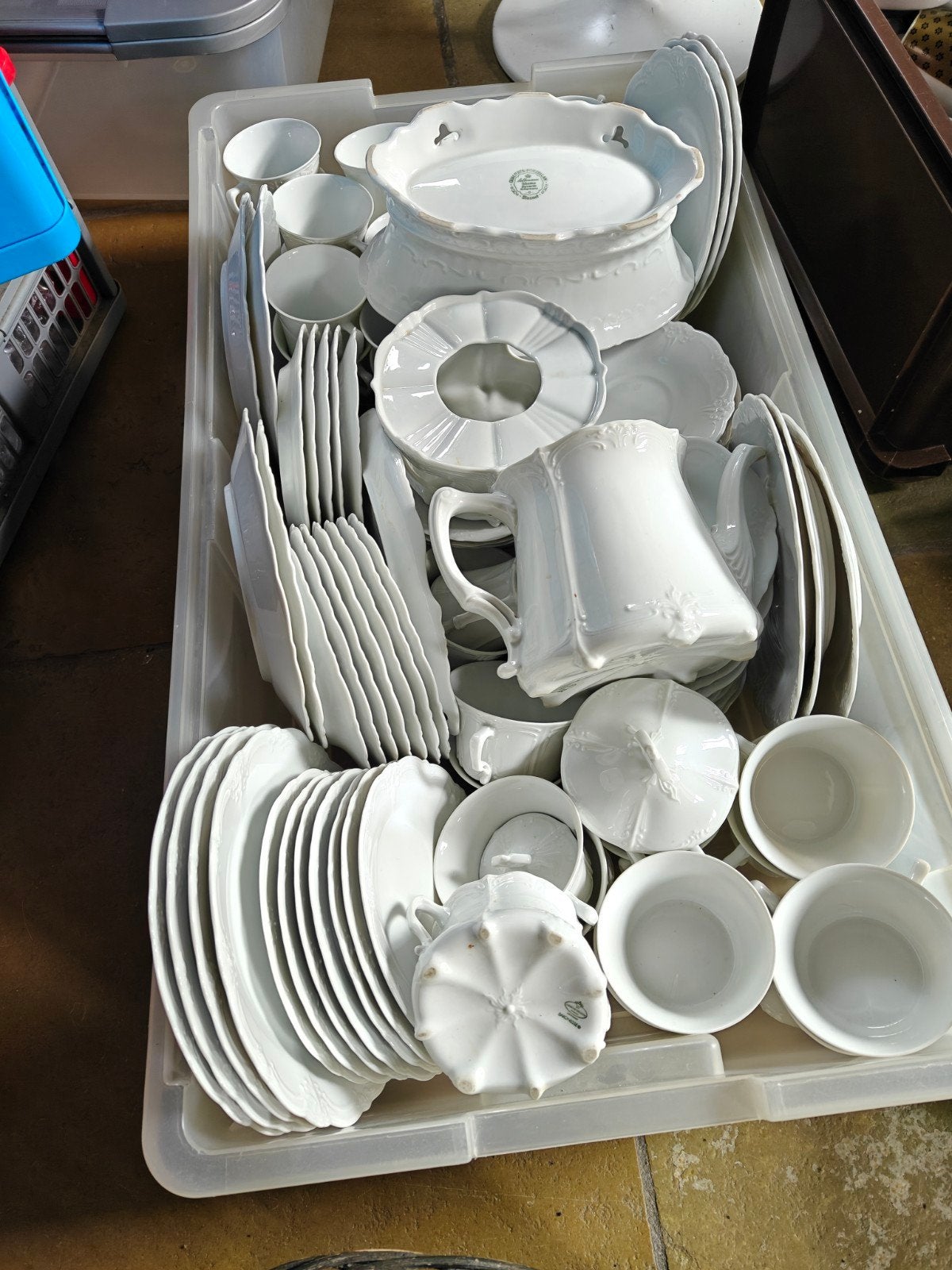 Groot wit servies - borden, kopjes, schalen, Ophalen