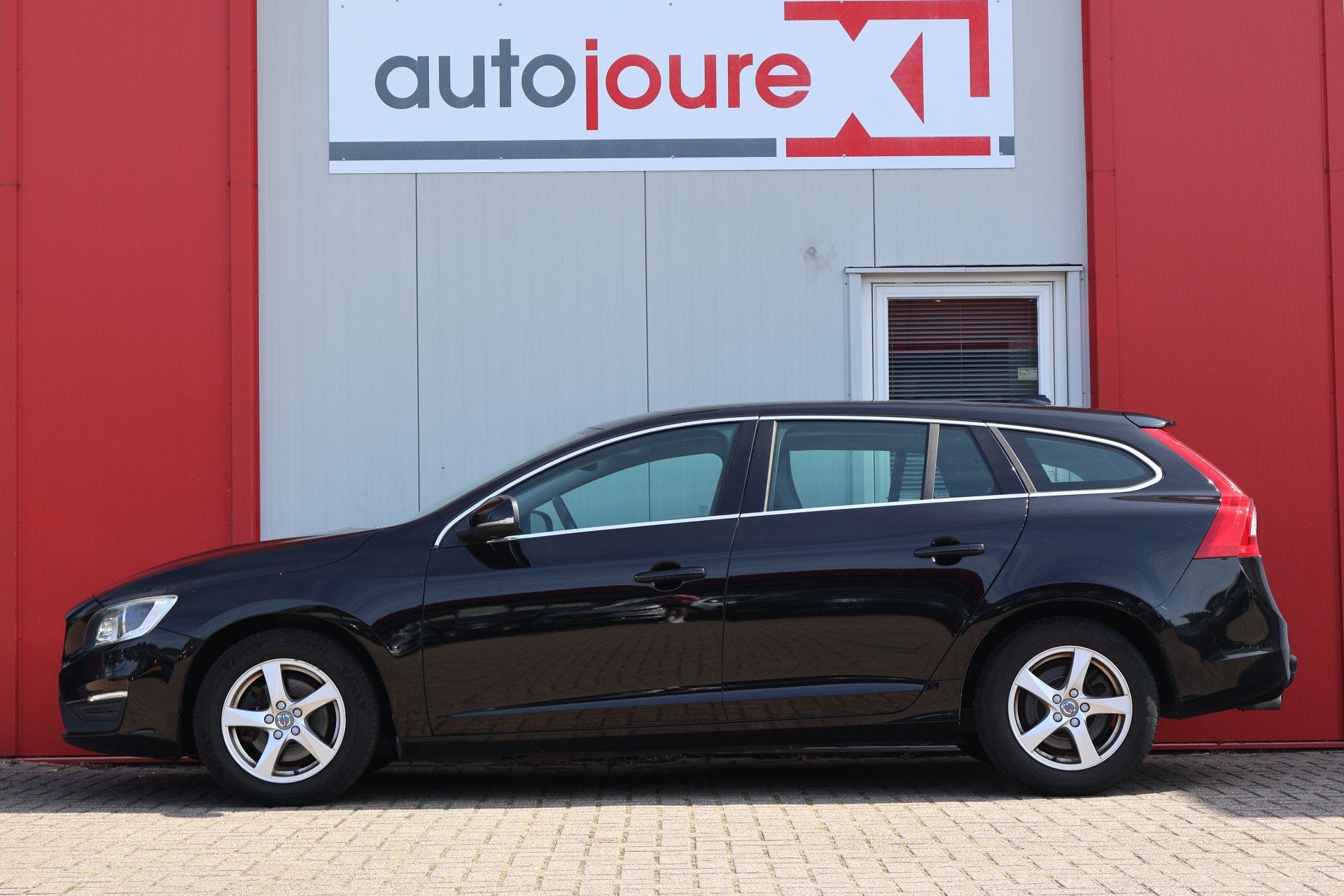 Volvo V60 2.0 D2 Nordic+ (bj 2016), Voorwielaandrijving, Gebruikt, 4 cilinders, 1969 cc