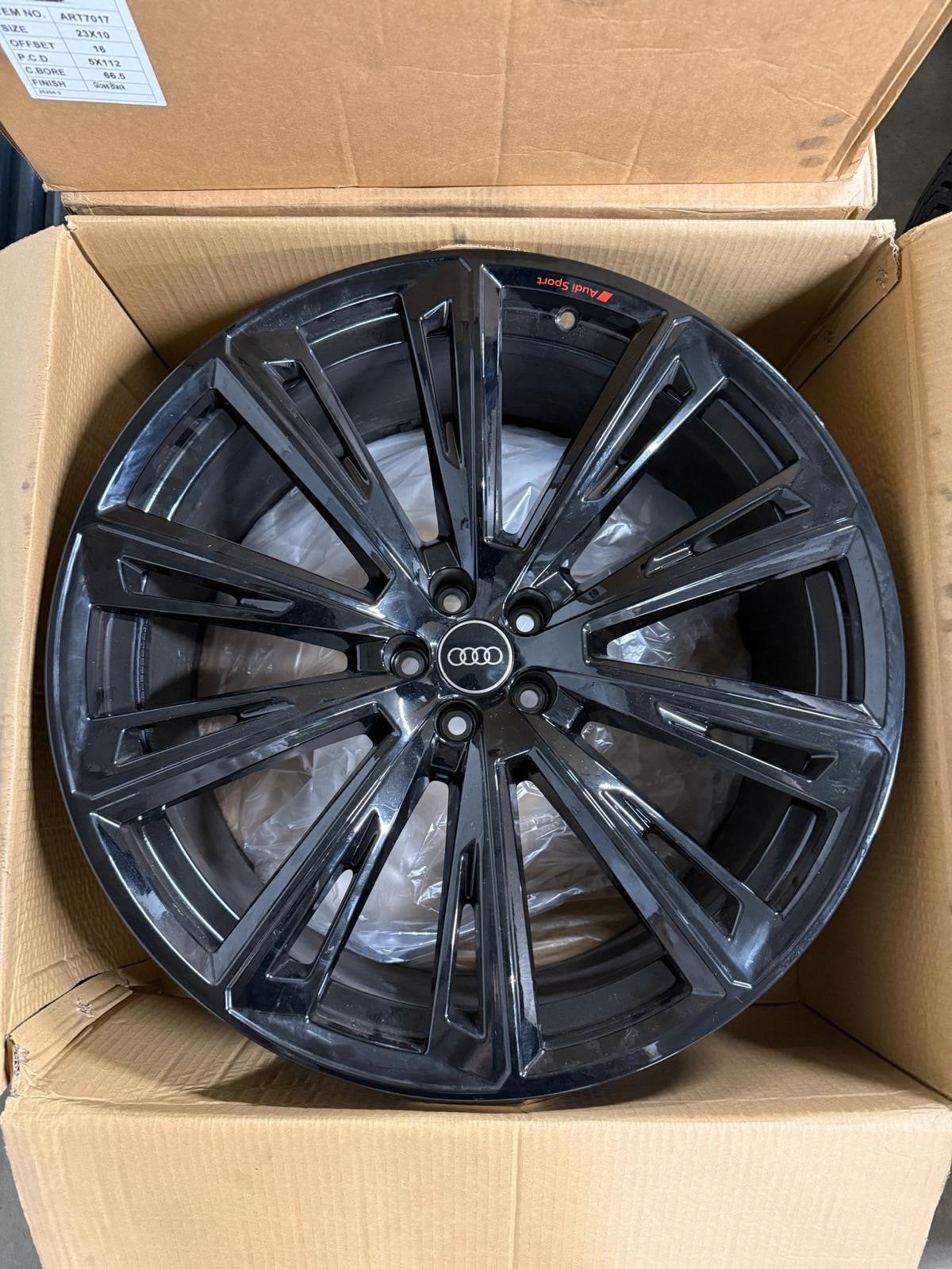 Originele Set 23 inch Audi Q8 SQ8 RSQ8 velgen, Auto-onderdelen, Gebruikt, Velg(en), 285 mm, Overige maten