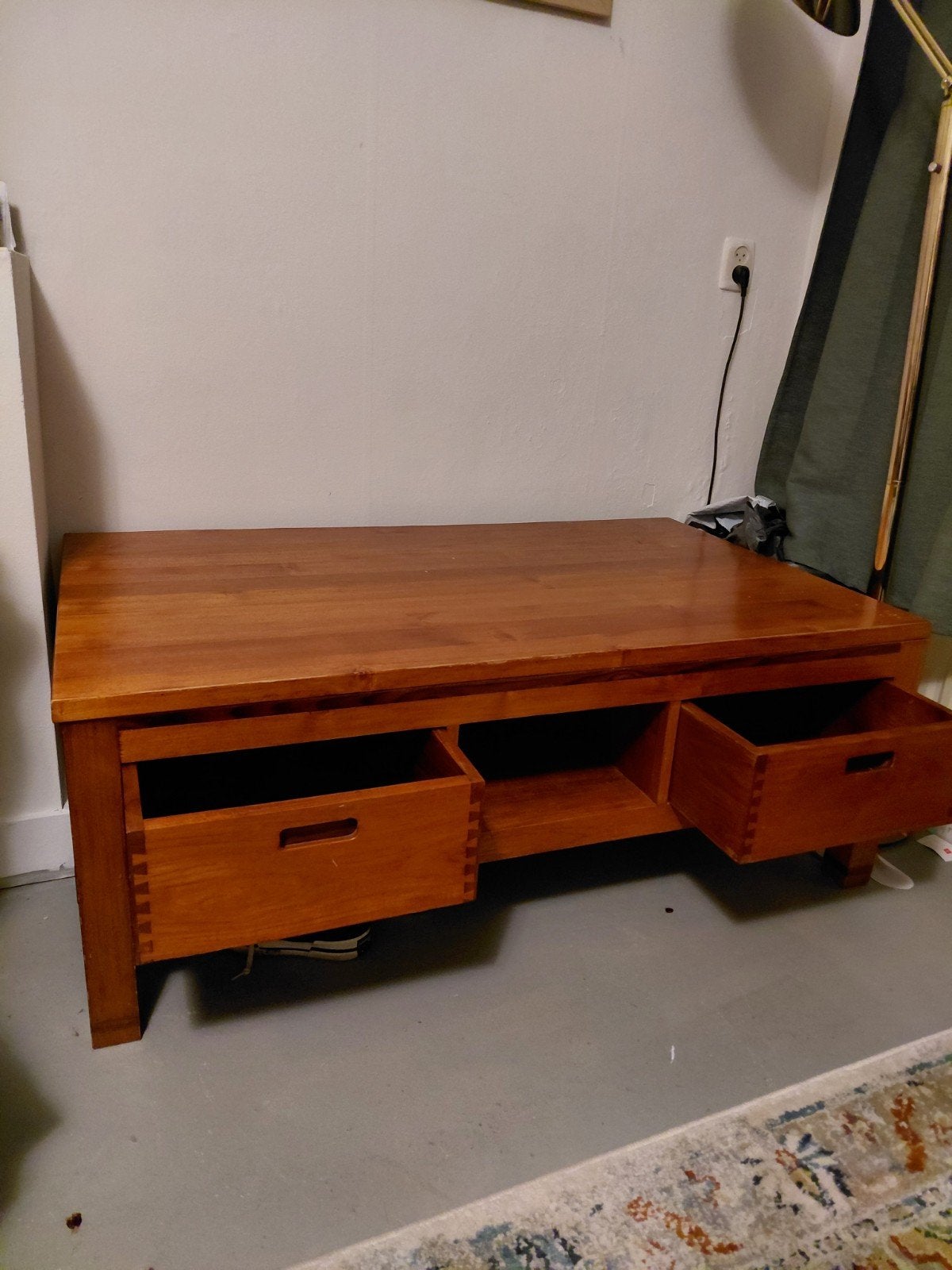 Houten salontafel met lades, Ophalen, 50 tot 100 cm, 50 tot 100 cm, Zo goed als nieuw