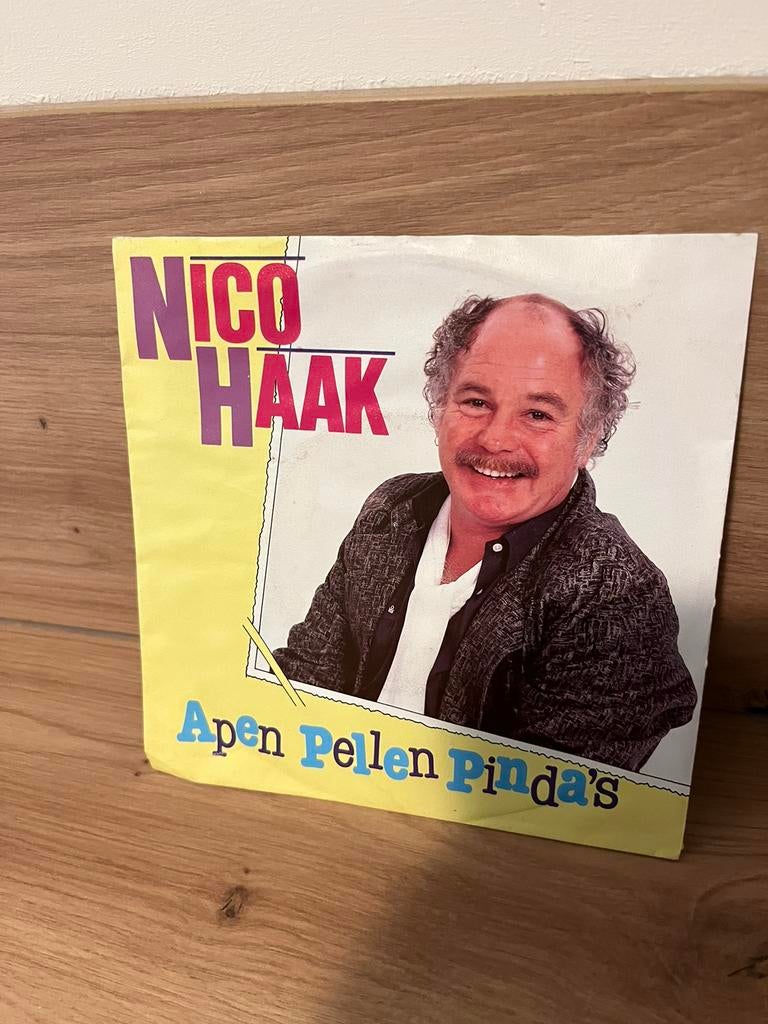 Nico Haak - apen pellen pinda’s, Ophalen of Verzenden, Zo goed als nieuw