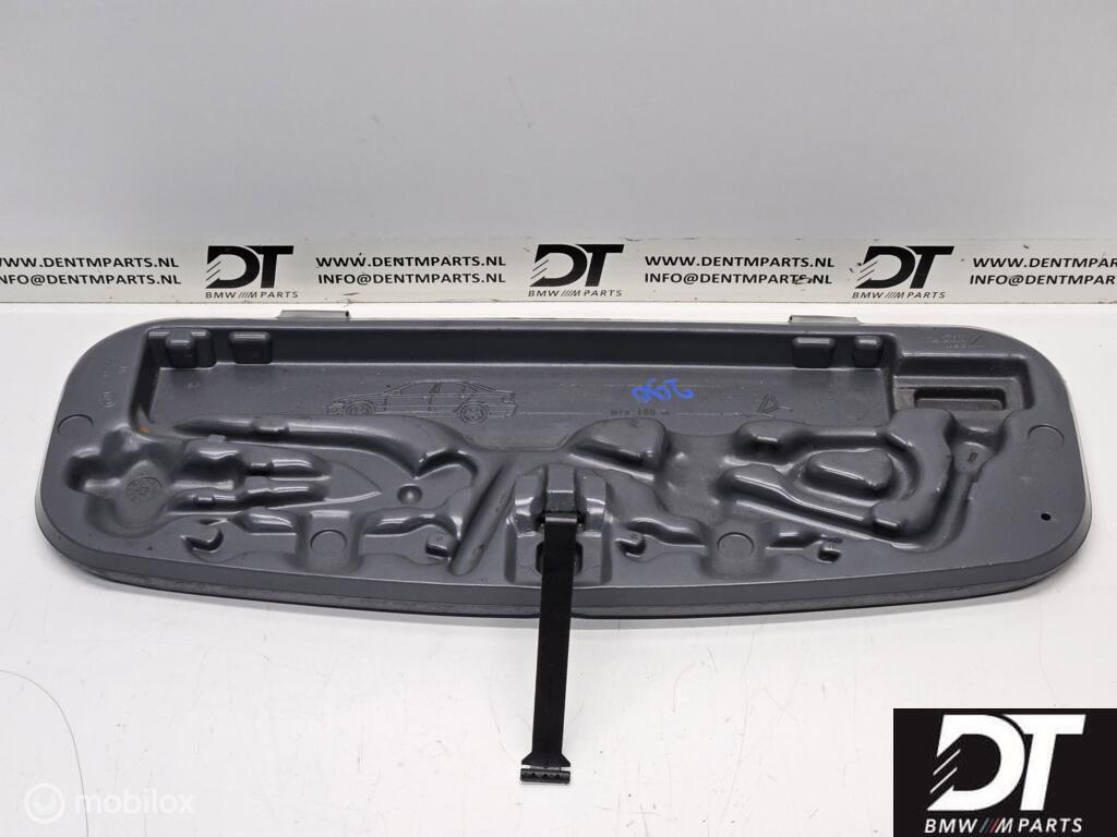 Gereedschapset houder BMW 3-serie Cabrio E46 71111096201, Gebruikt, Ophalen of Verzenden, BMW, BMW