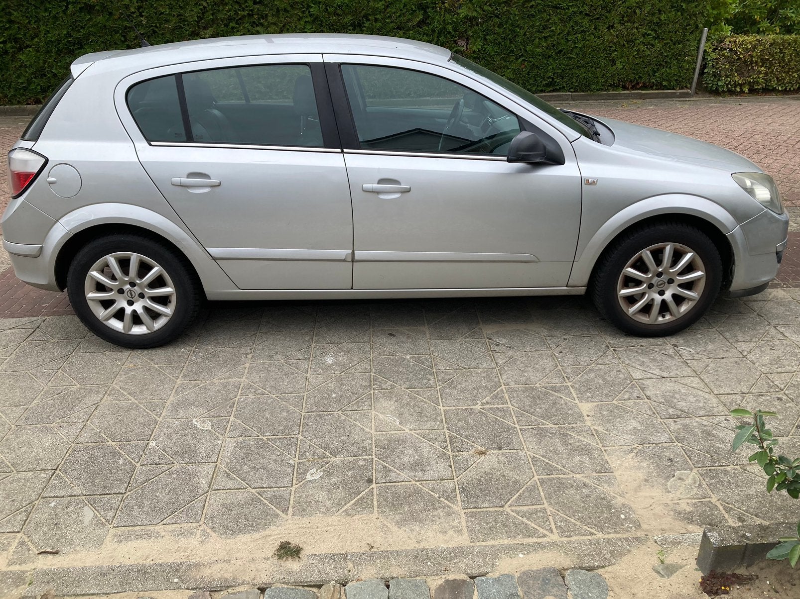 Opel Astra 1.4 16V 5D 2004 Grijs, Voorwielaandrijving, 15 km/l, 4 cilinders, 49 €/maand