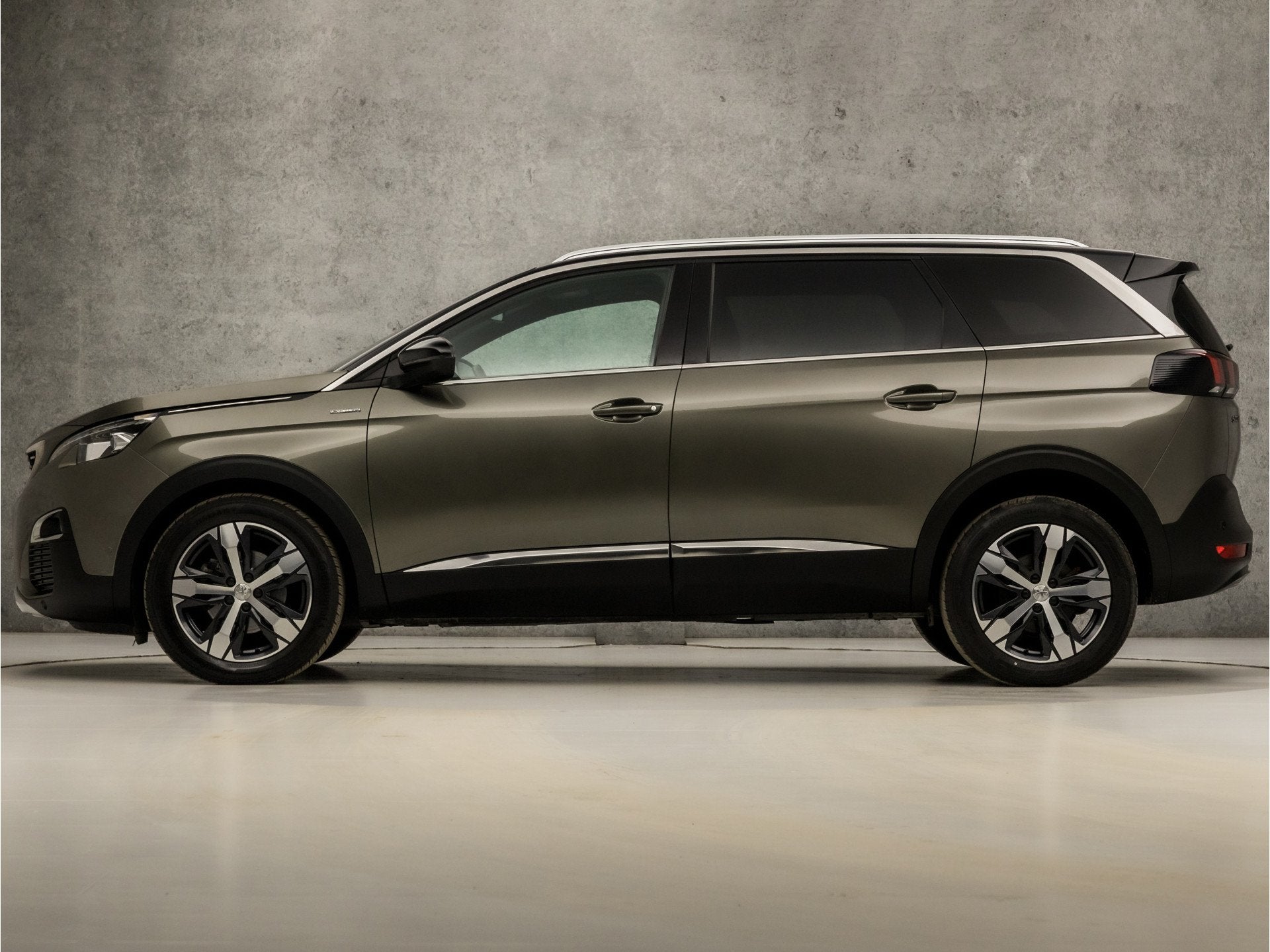 Peugeot 5008 1.6 e-THP GT-Line 165Pk Automaat (PANORAMADAK,, Gebruikt, 4 cilinders, Leder, Bedrijf