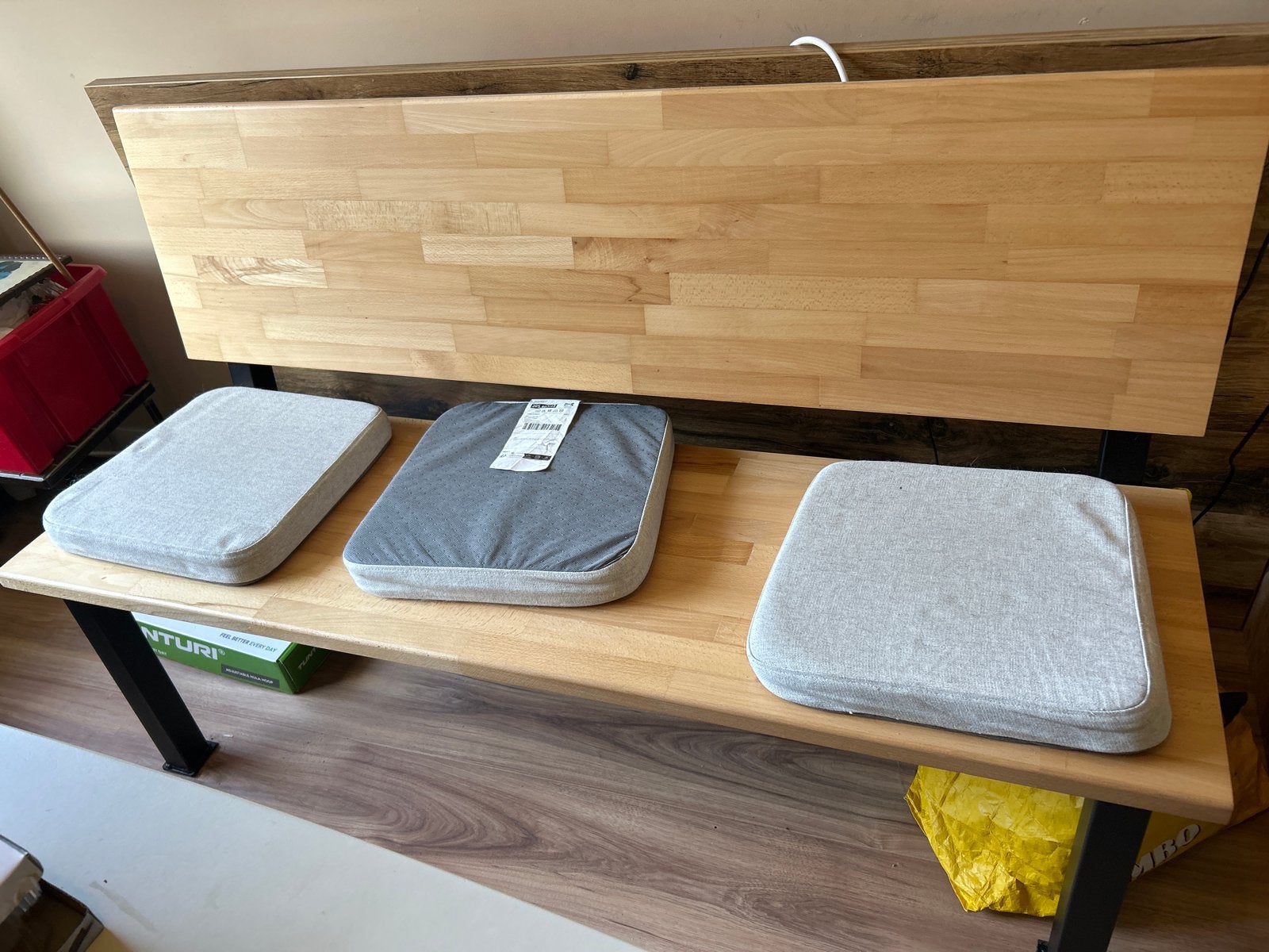 Houten bankje met rugleuning en IKEA kussens, Ophalen of Verzenden, Gebruikt, Hout