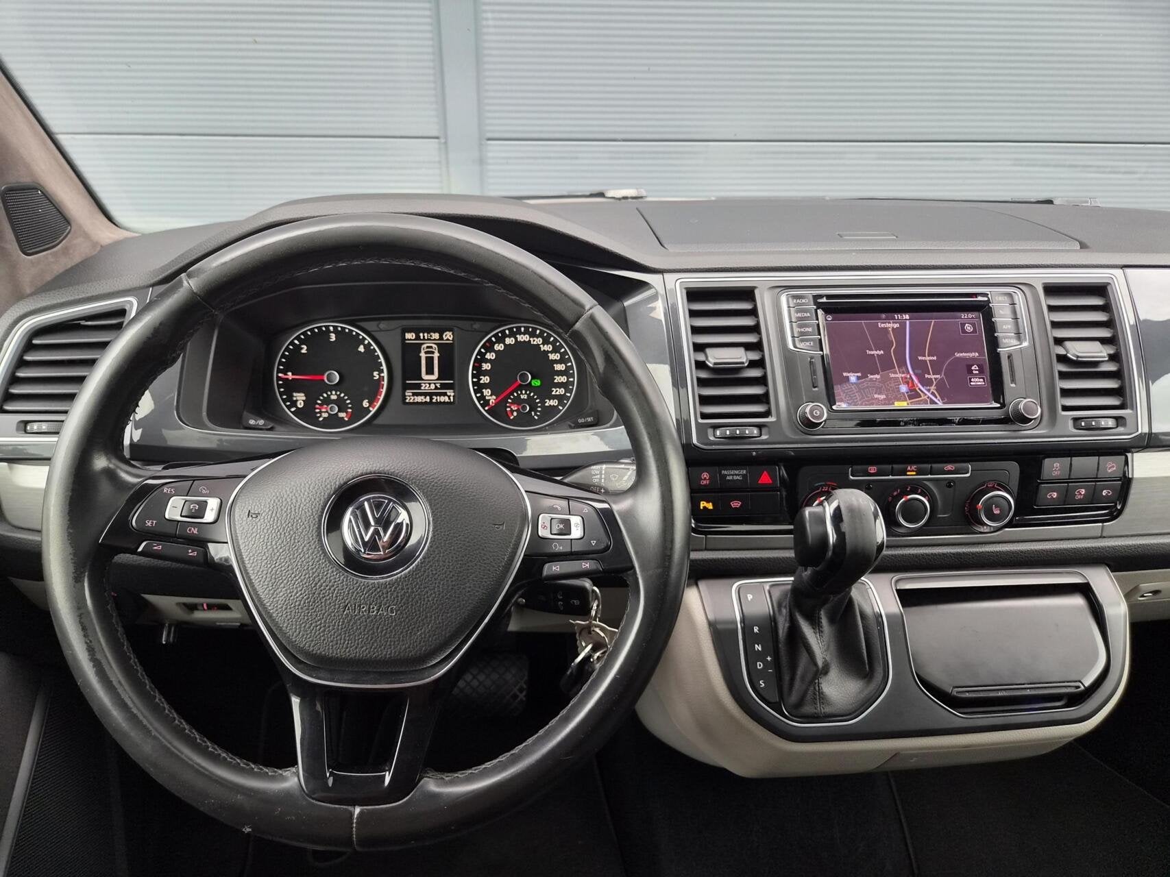 Volkswagen Transporter Bulli 2.0TDI L2H1 DC 4-Motion Leer, Auto's, Automaat, Gebruikt, Euro 6, 4 cilinders