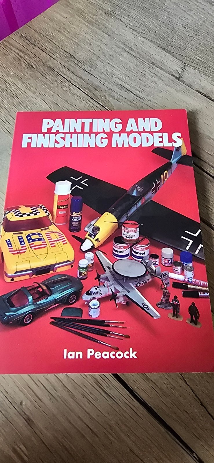 Boek: Painting and Finishing Models - Ian Peacock, Ophalen of Verzenden, Zo goed als nieuw