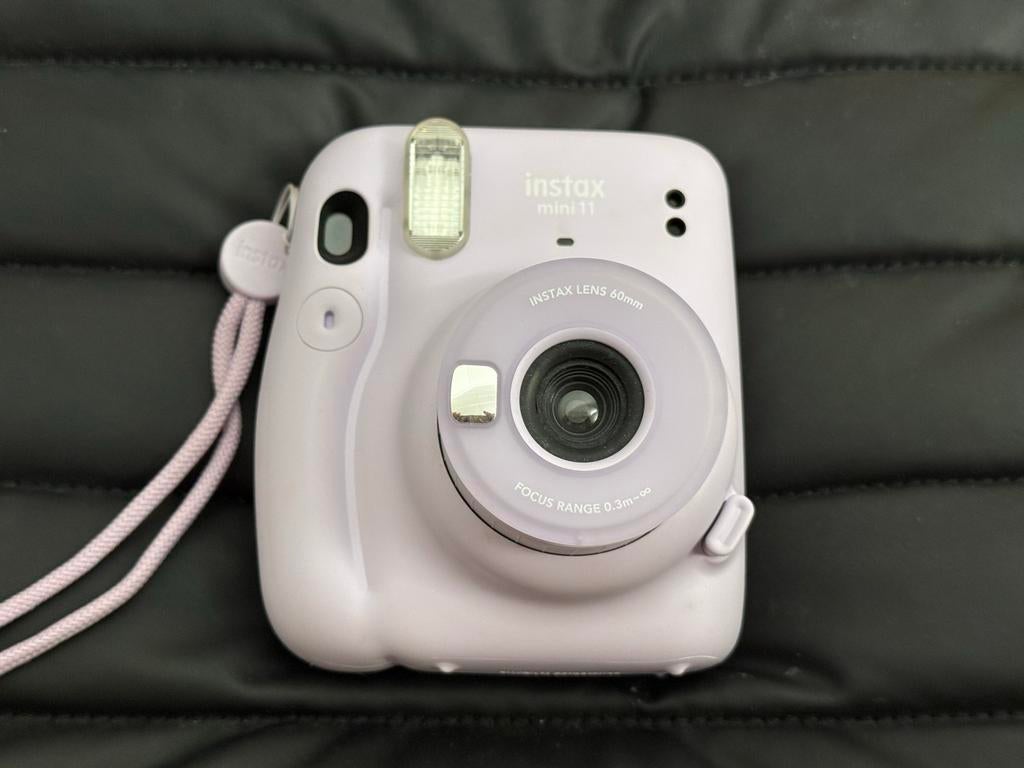 Instax Mini 11 Instant Camera - Lilac Purple met hoesje, Ophalen of Verzenden, Zo goed als nieuw, Polaroid, Fuji