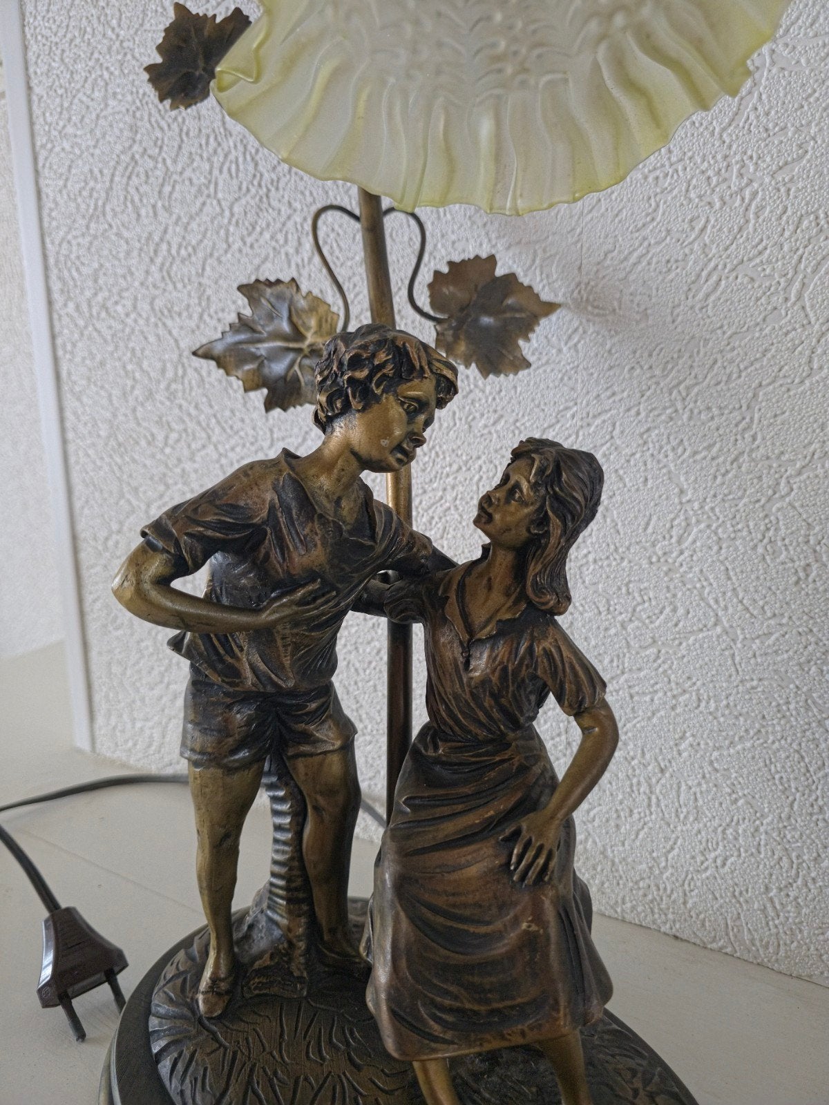 Vintage tafellamp met beeld van jongen en meisje, Antiek en Kunst, Ophalen