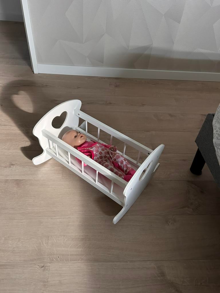 Mooi houten poppenbedje, Ophalen, Zo goed als nieuw, Overige typen