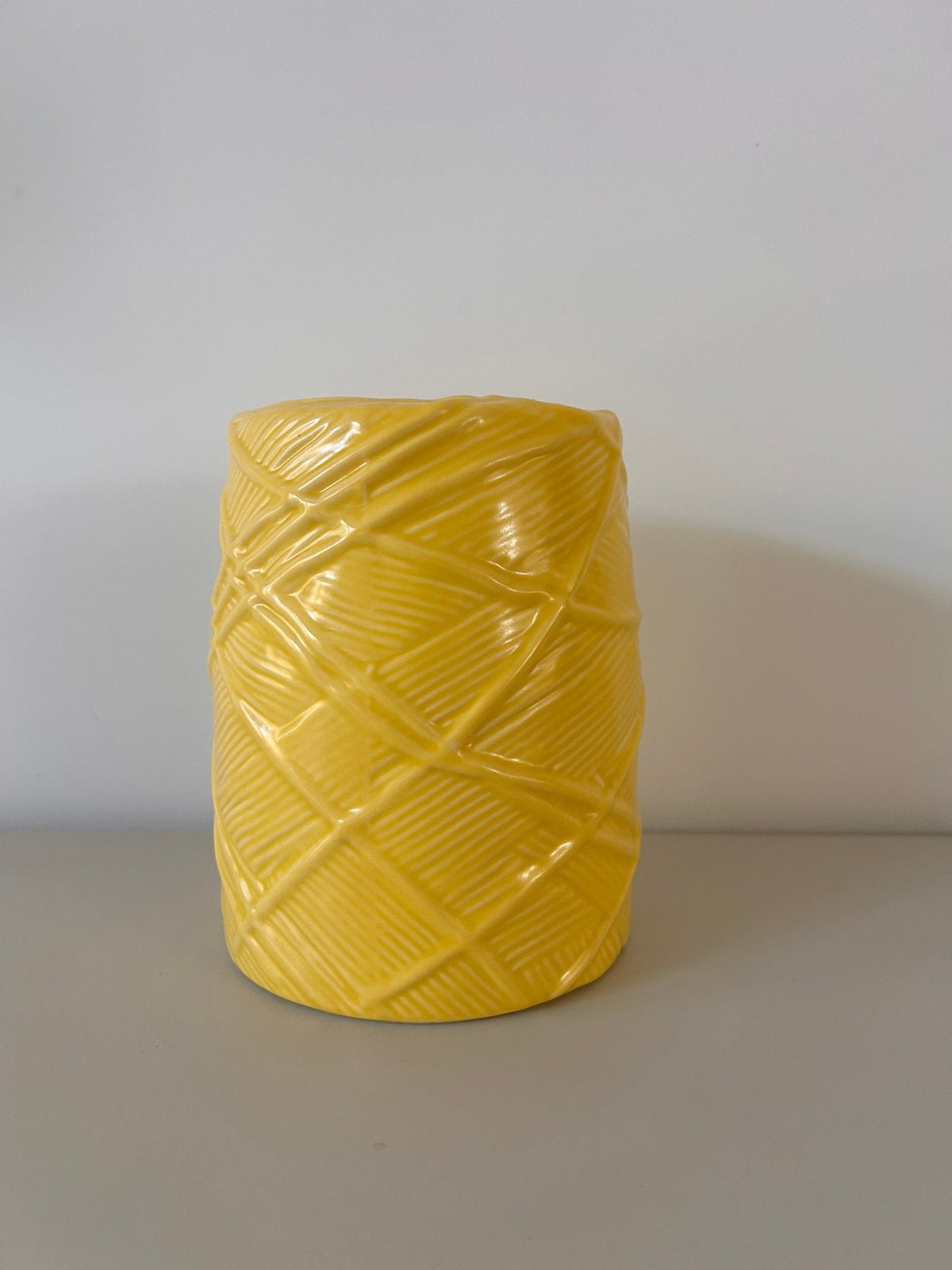 Youniq vaas 16 cm nieuw in doos, Verzenden, Nieuw, Steen/keramiek, Geel