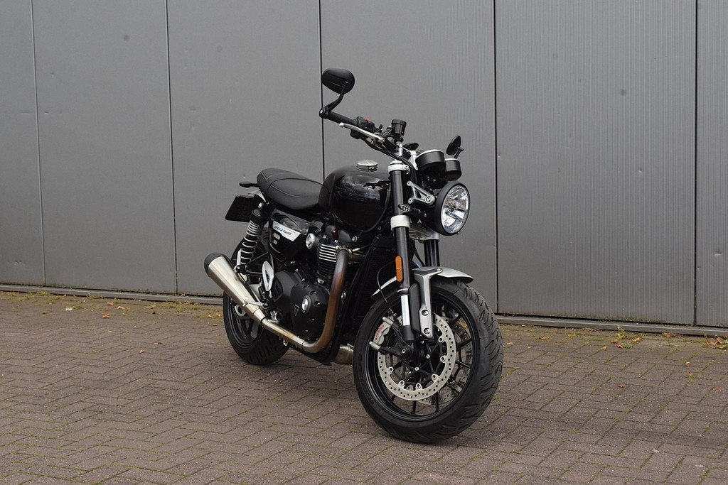 Triumph Speed Twin 1200 Stealth Edition | ABS | LED, Triumph Motorcycles Benelux, Bedrijf, Opaalstraat 16
1812 RH  Alkmaar, NL