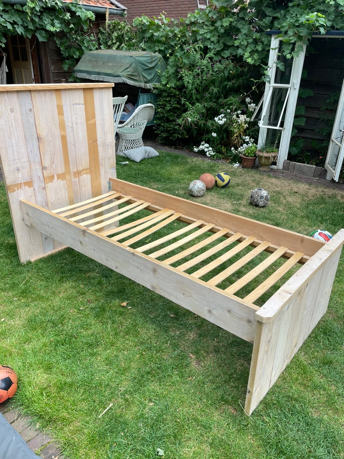 Bed, steigerhout, houten bed, Ophalen, 210 cm, Zo goed als nieuw, 120 cm