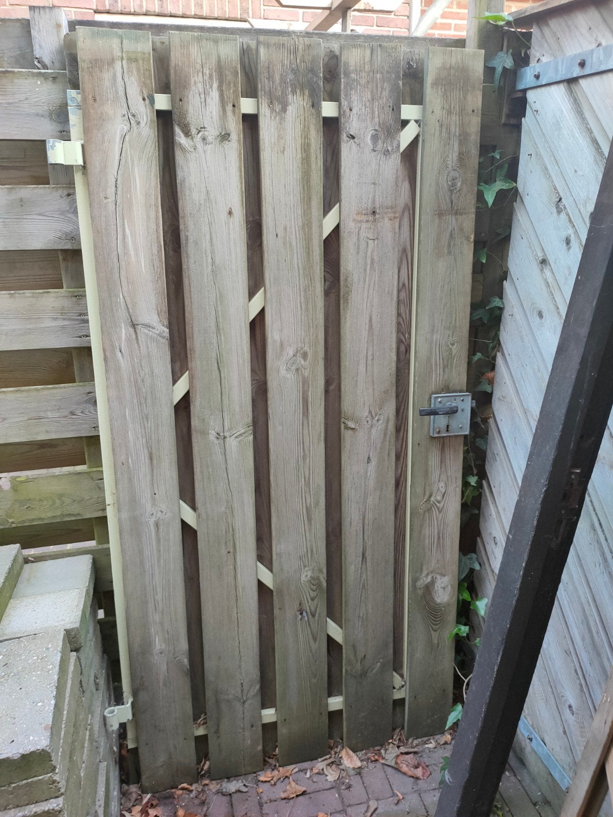 Houten tuinpoort met metalen frame, Tuin en Terras, Ophalen, Met poort, Gebruikt, Tuinhek