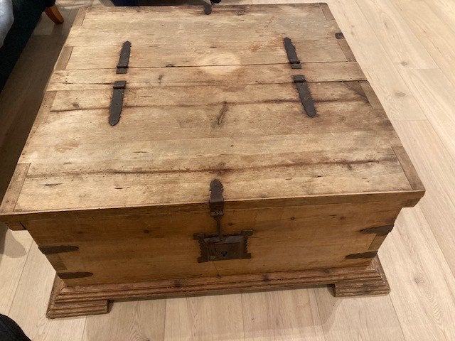 Stoere vierkante houten salontafel in goede staat, Ophalen, Gebruikt, 50 tot 100 cm, Vierkant