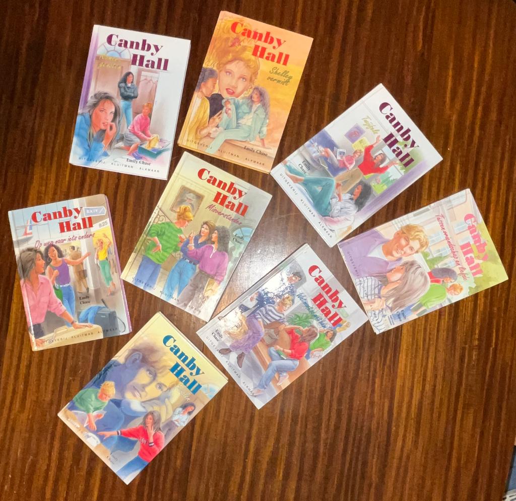 Vintage Canby Hall van Emily Chase – 8 boeken (excl deel 4), Emily Chase, Ophalen of Verzenden, Zo goed als nieuw, Fictie