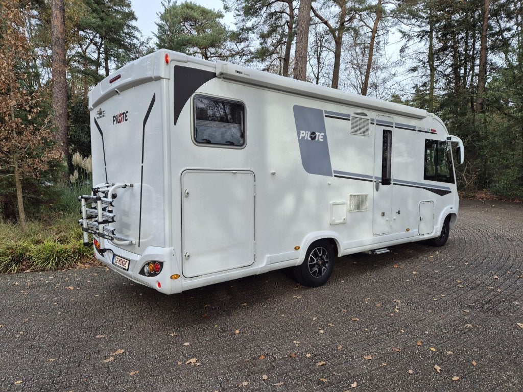 Pilote Essentiel G 740 AUT. 9-T TWINBED TV Solar, Chemisch toilet, Luifel, Ringverwarming, Fiat