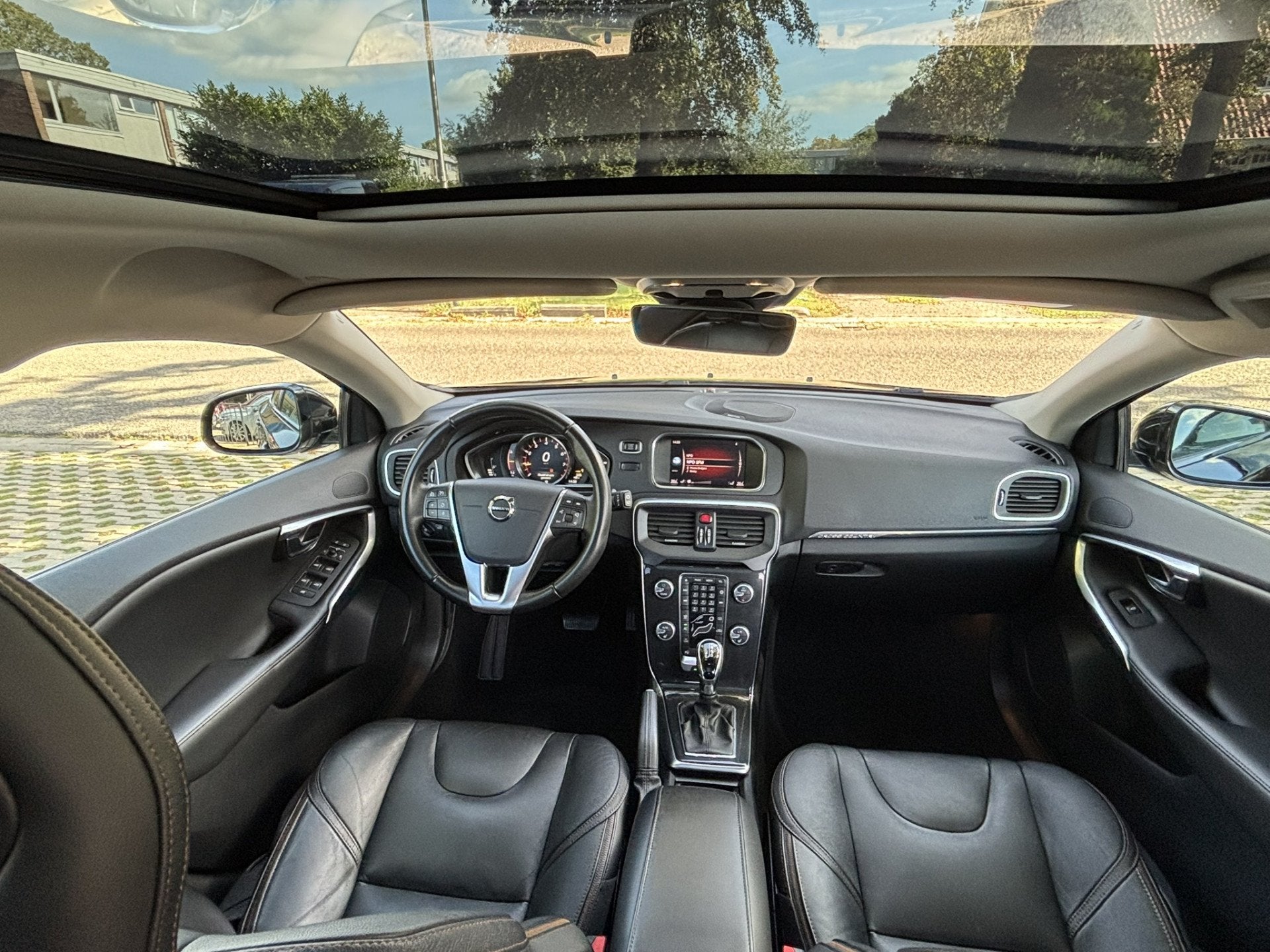 Volvo V40 Cross Country 1.5 T3 Polar+ Luxury DAB Pano Keyles, 4 cilinders, Zwart, 154 pk, Hatchback