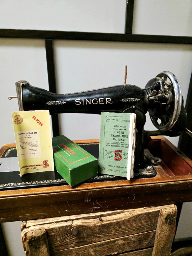 Vintage 1951 Singer 15K88 Hand Crank Sewing Machine, Ophalen of Verzenden