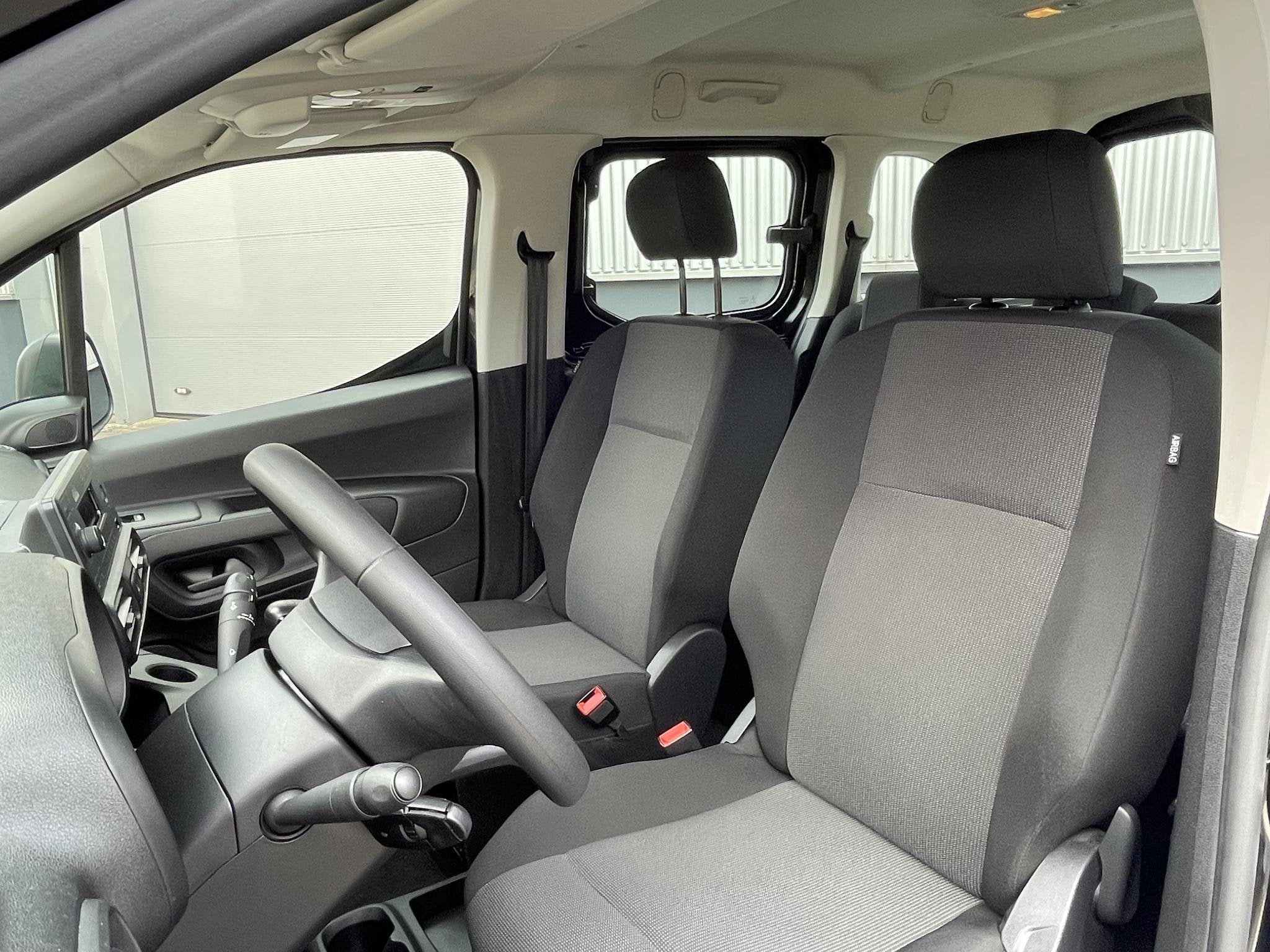 Toyota PROACE CITY Verso 1.2 Turbo Cool Comfort | 5 Persoons, Voorwielaandrijving, Stof, Gebruikt, Zwart