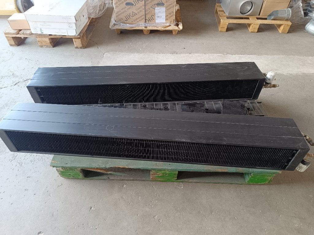 2x Zwarte Design Convectorradiator 150 cm CV Verwarming, Doe-het-zelf en Verbouw, Ophalen, 30 tot 80 cm, Gebruikt, Radiator