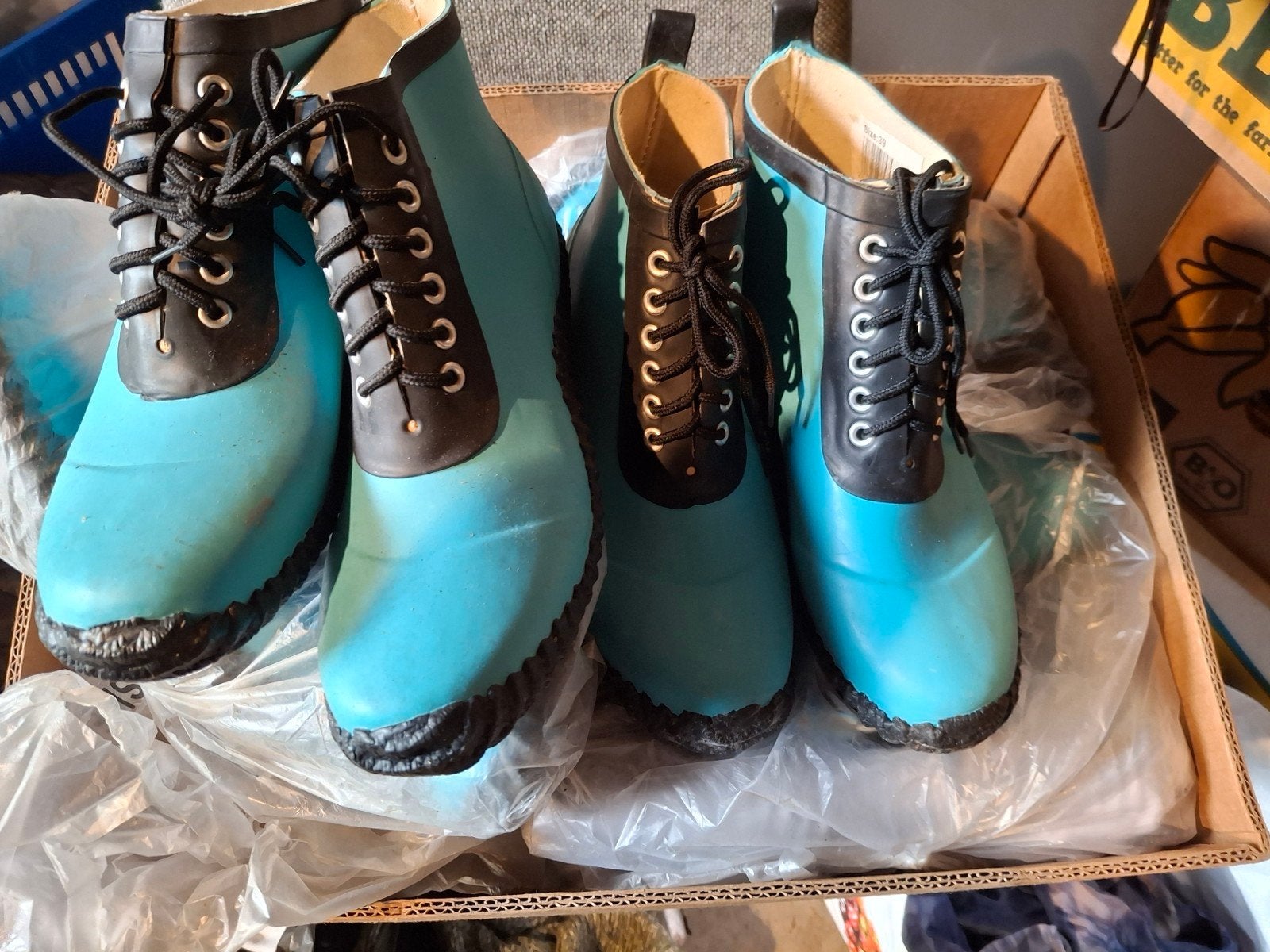 Turquoise regenlaarzen met veters - Maat 39 en 41, Ophalen, Nieuw, Overige kleuren, Regenlaarzen