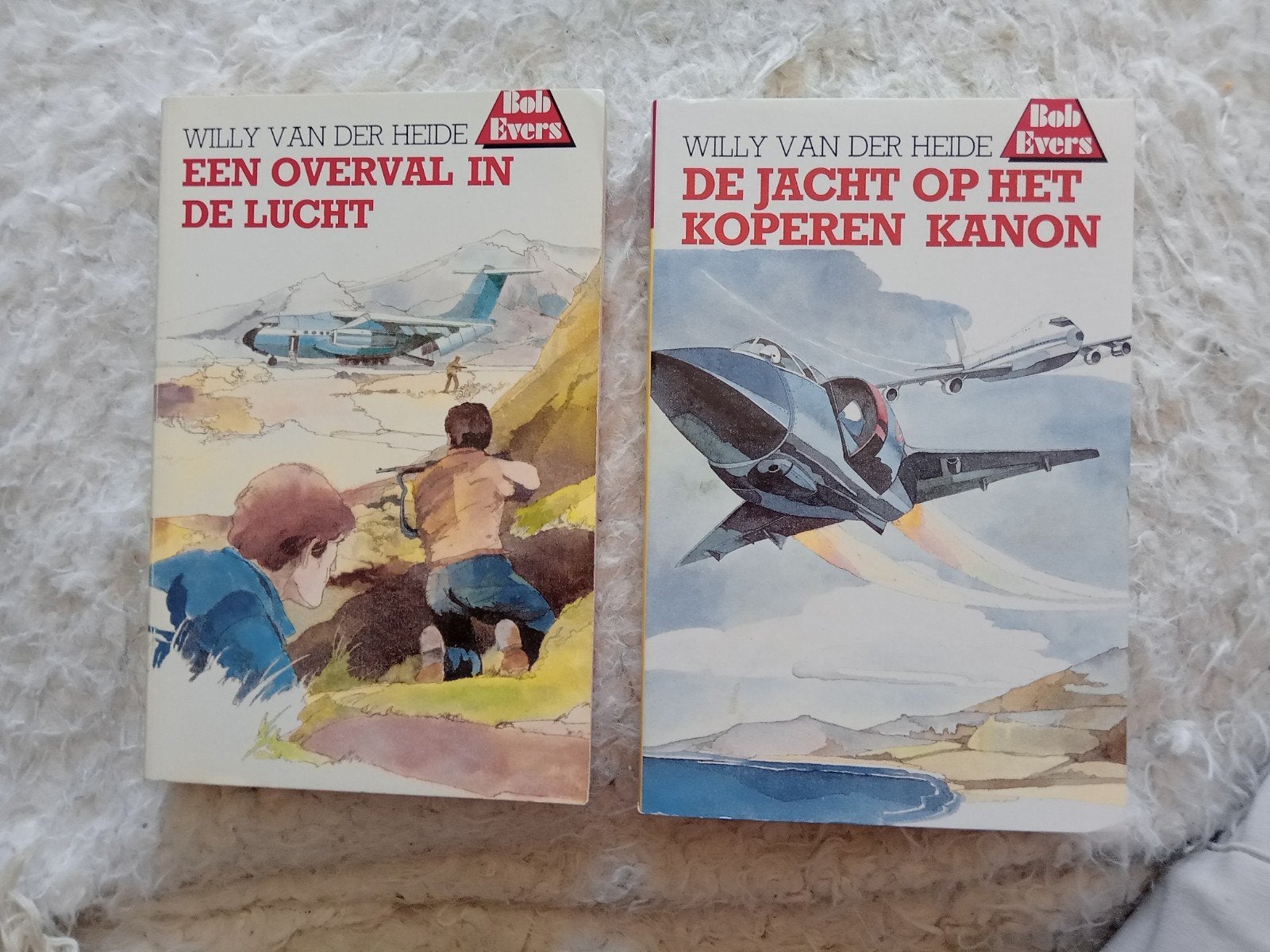 Een Overval in de Lucht & De Jacht op het Koperen, Ophalen of Verzenden, Zo goed als nieuw, Willy van der Heide, Fictie algemeen